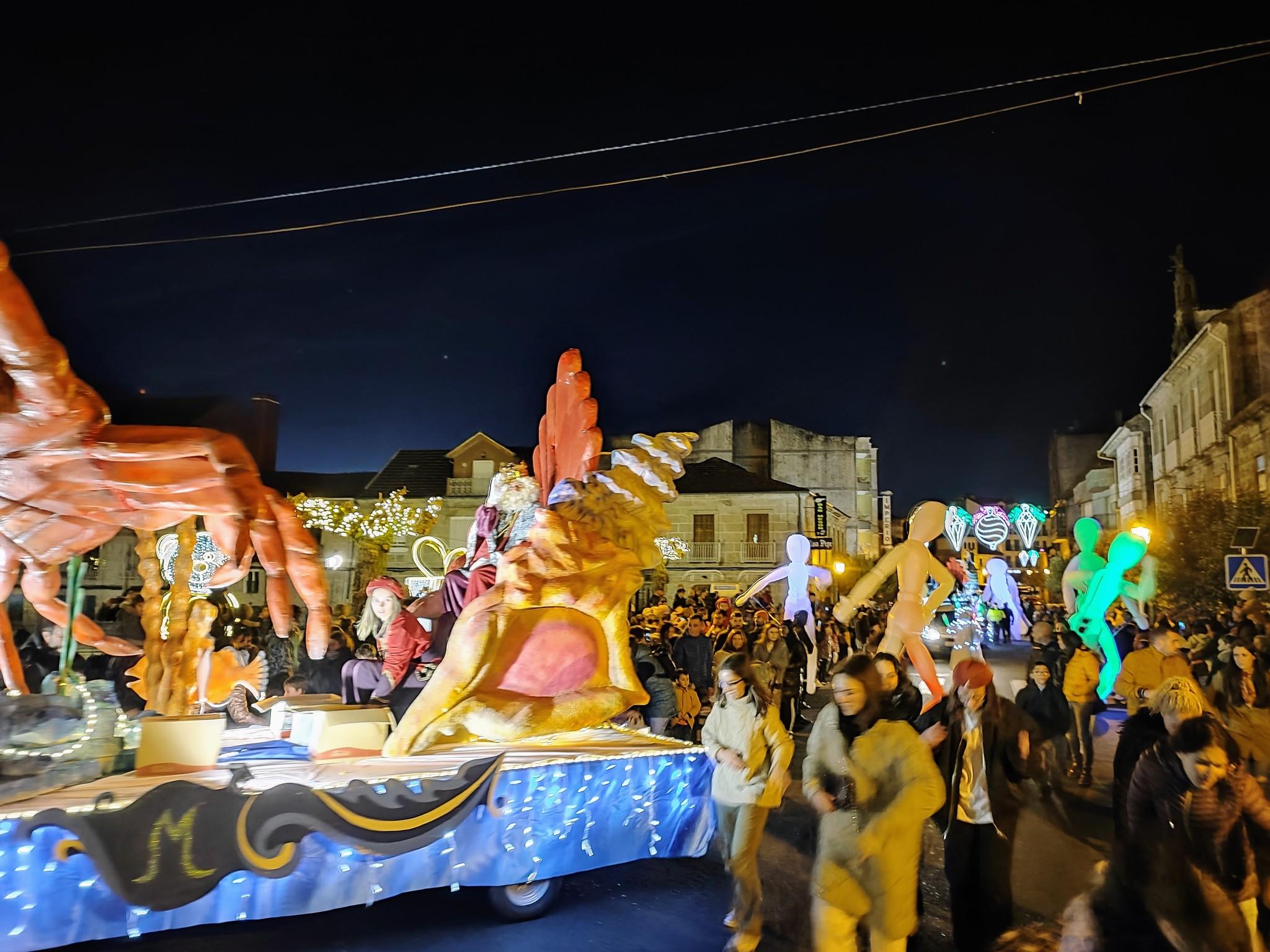 Cabalgata de Reis 2023. Imaxes do desfile polas rúas da Vila