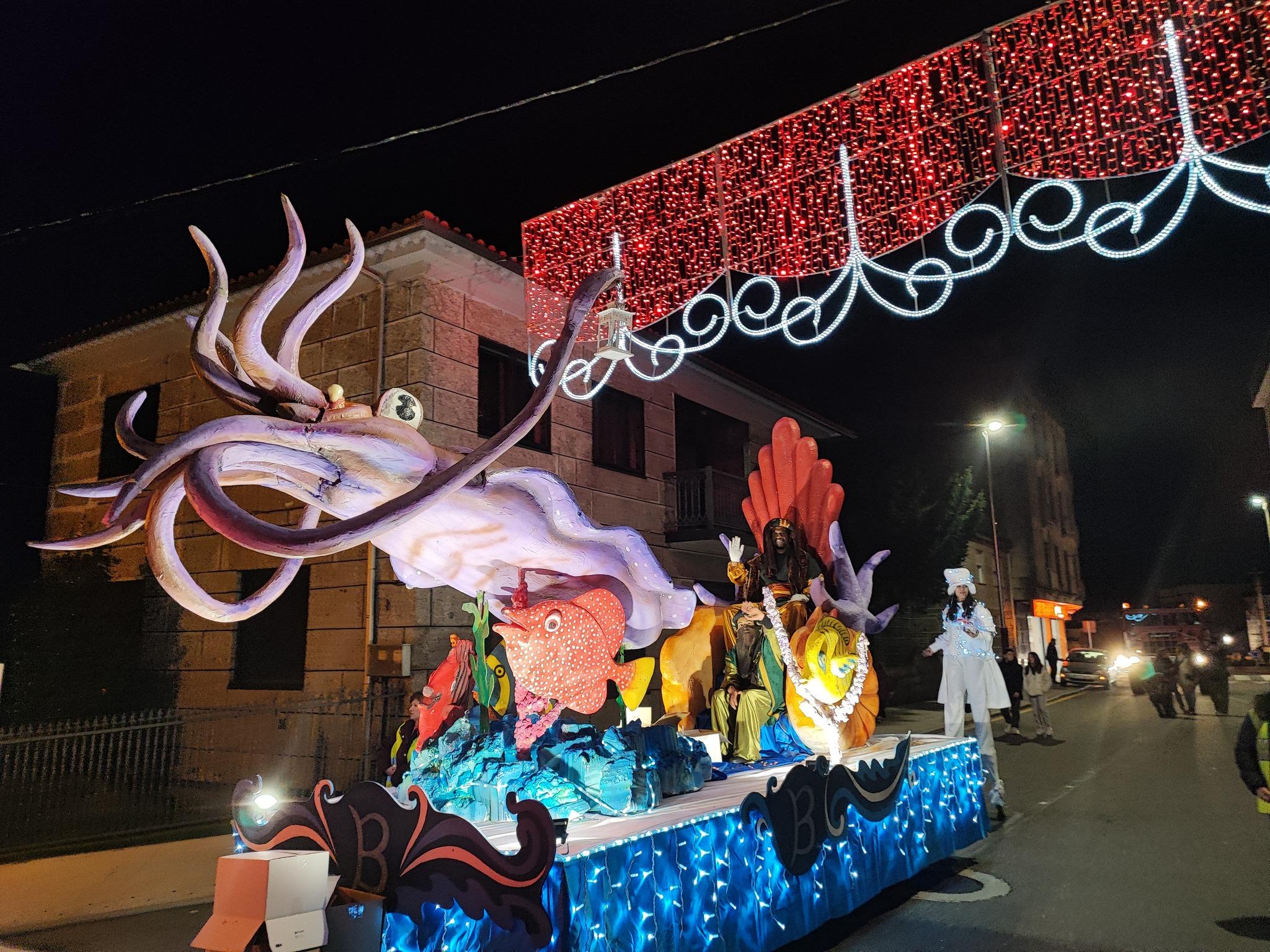 Cabalgata de Reis 2023. Imaxes do desfile polas rúas da Vila