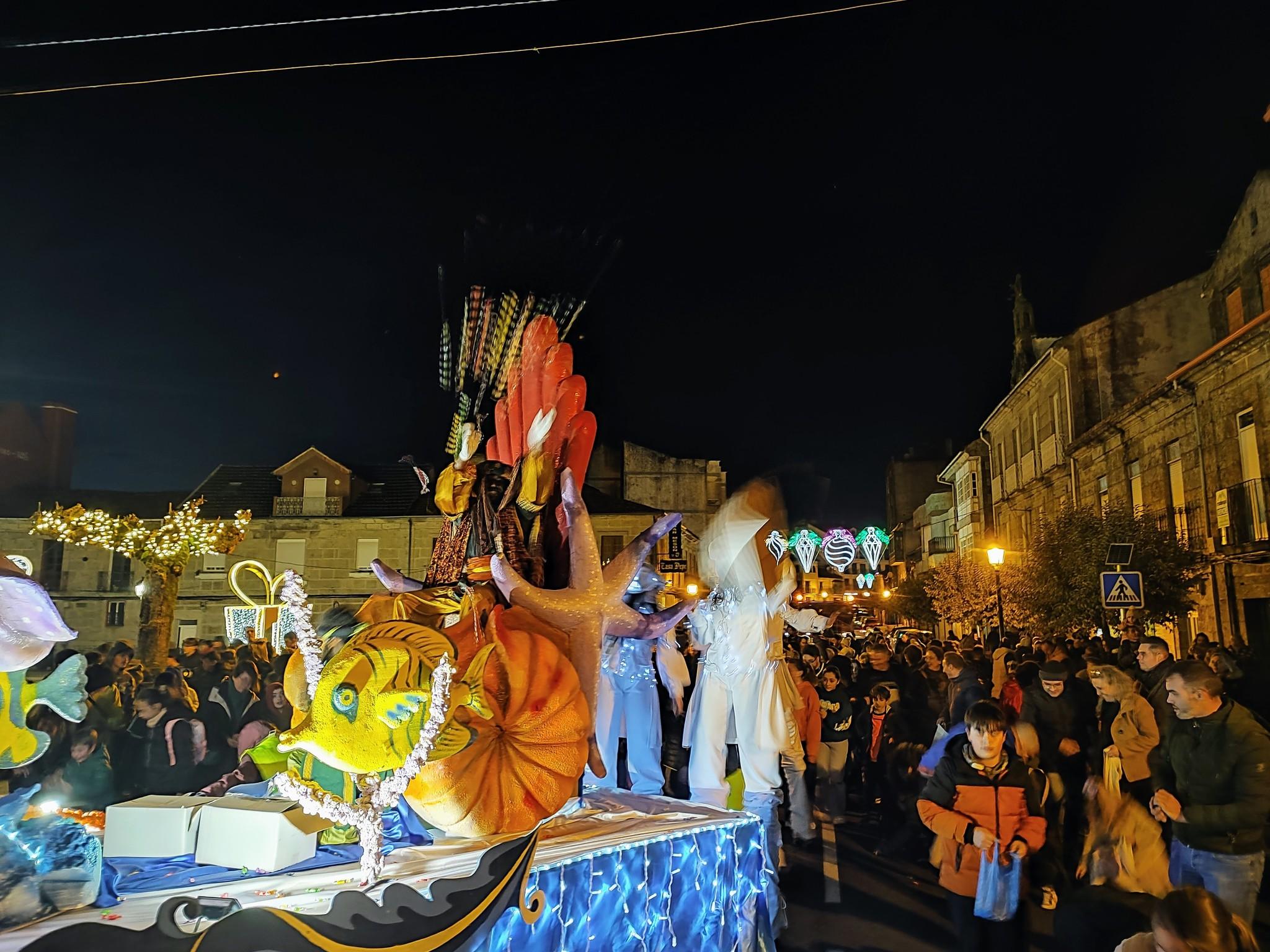 Cabalgata de Reis 2023. Imaxes do desfile polas rúas da Vila