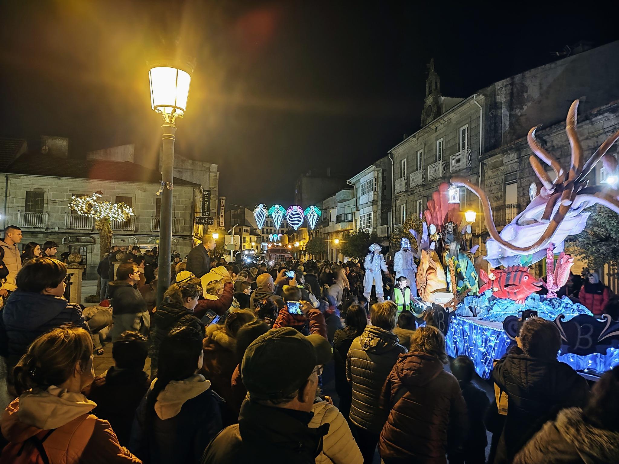 Cabalgata de Reis 2023. Imaxes do desfile polas rúas da Vila