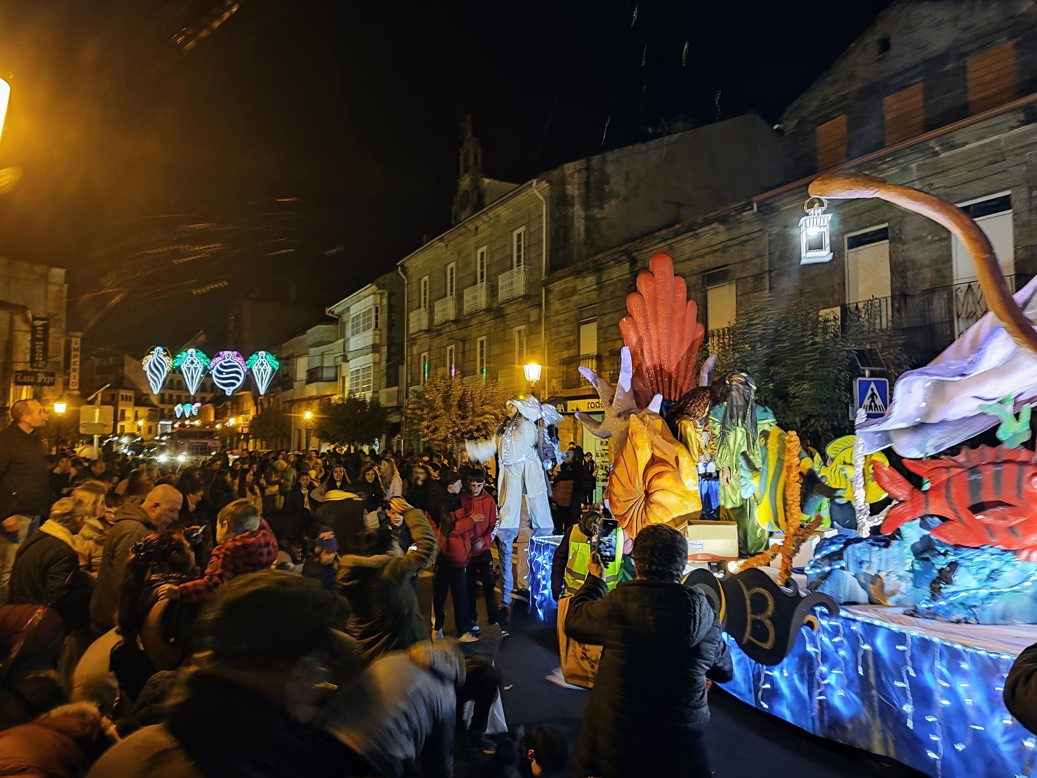 Cabalgata de Reis 2023. Imaxes do desfile polas rúas da Vila
