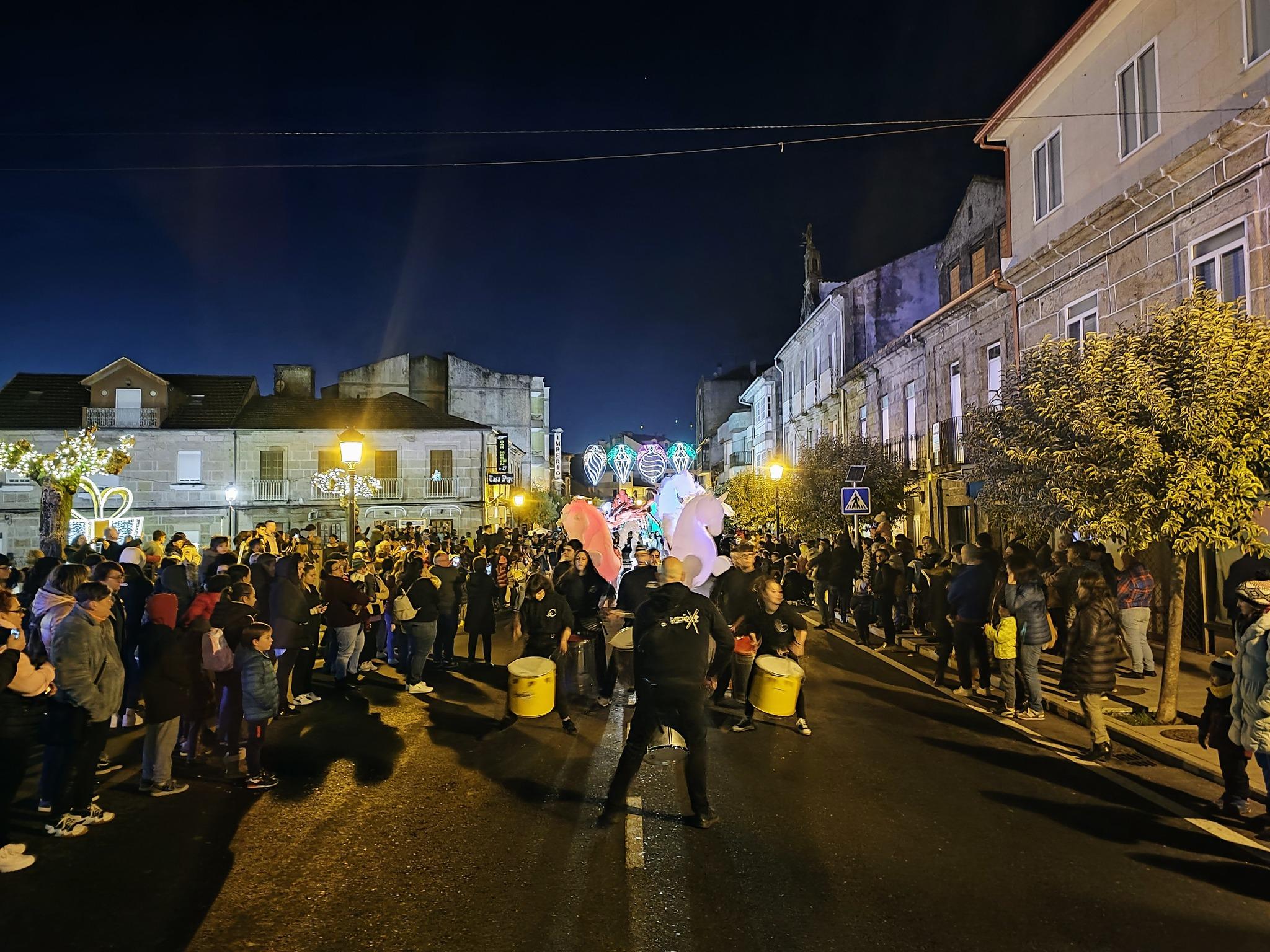 Cabalgata de Reis 2023. Imaxes do desfile polas rúas da Vila