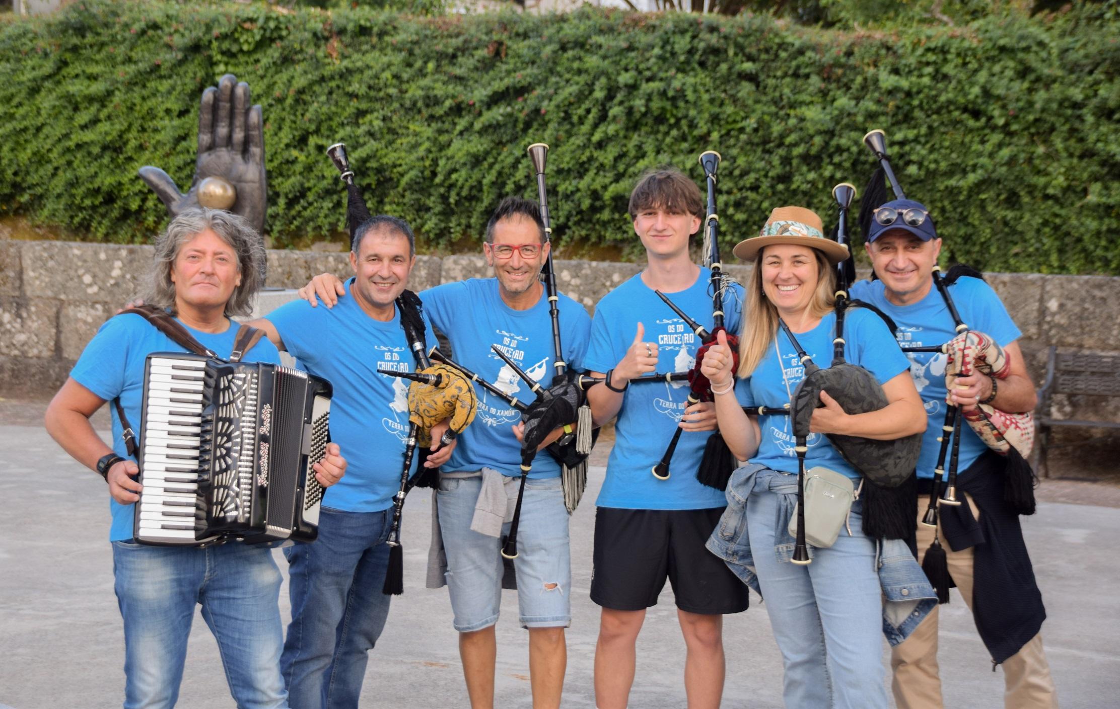 As rúas da Cañiza énchense de música e tradición galega