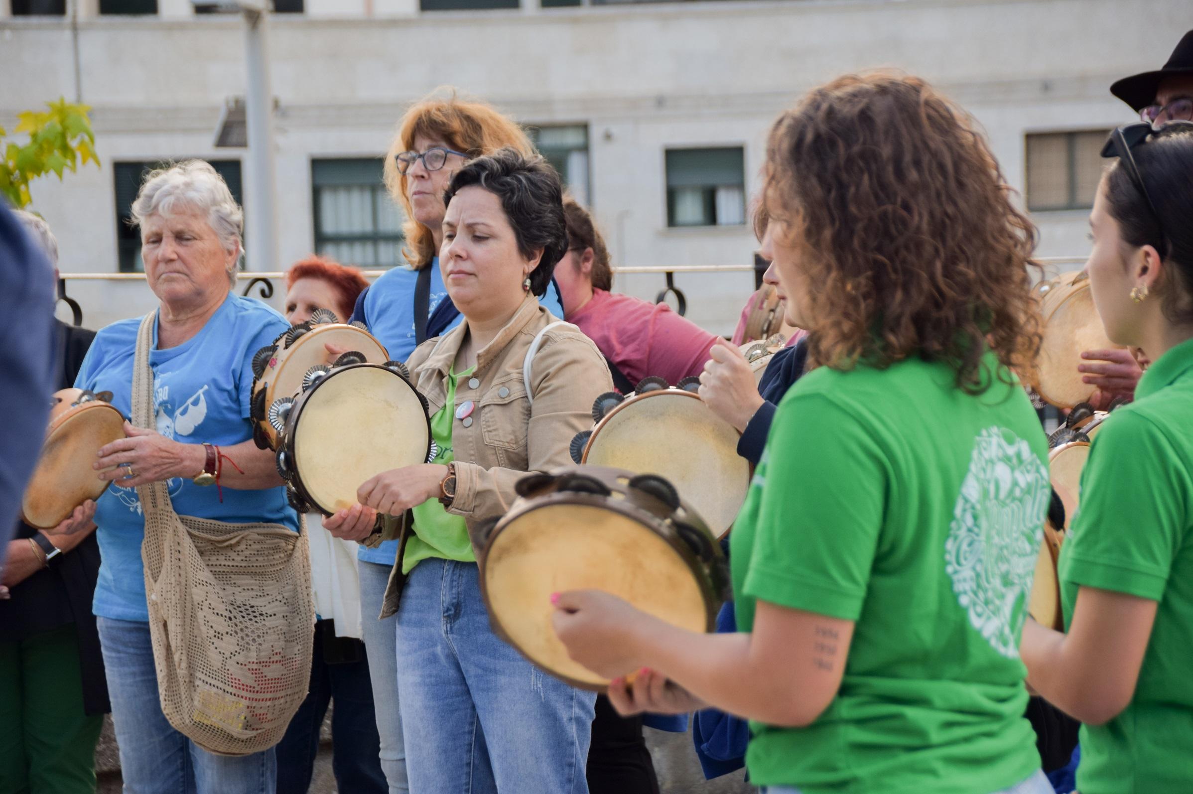 As rúas da Cañiza énchense de música e tradición galega