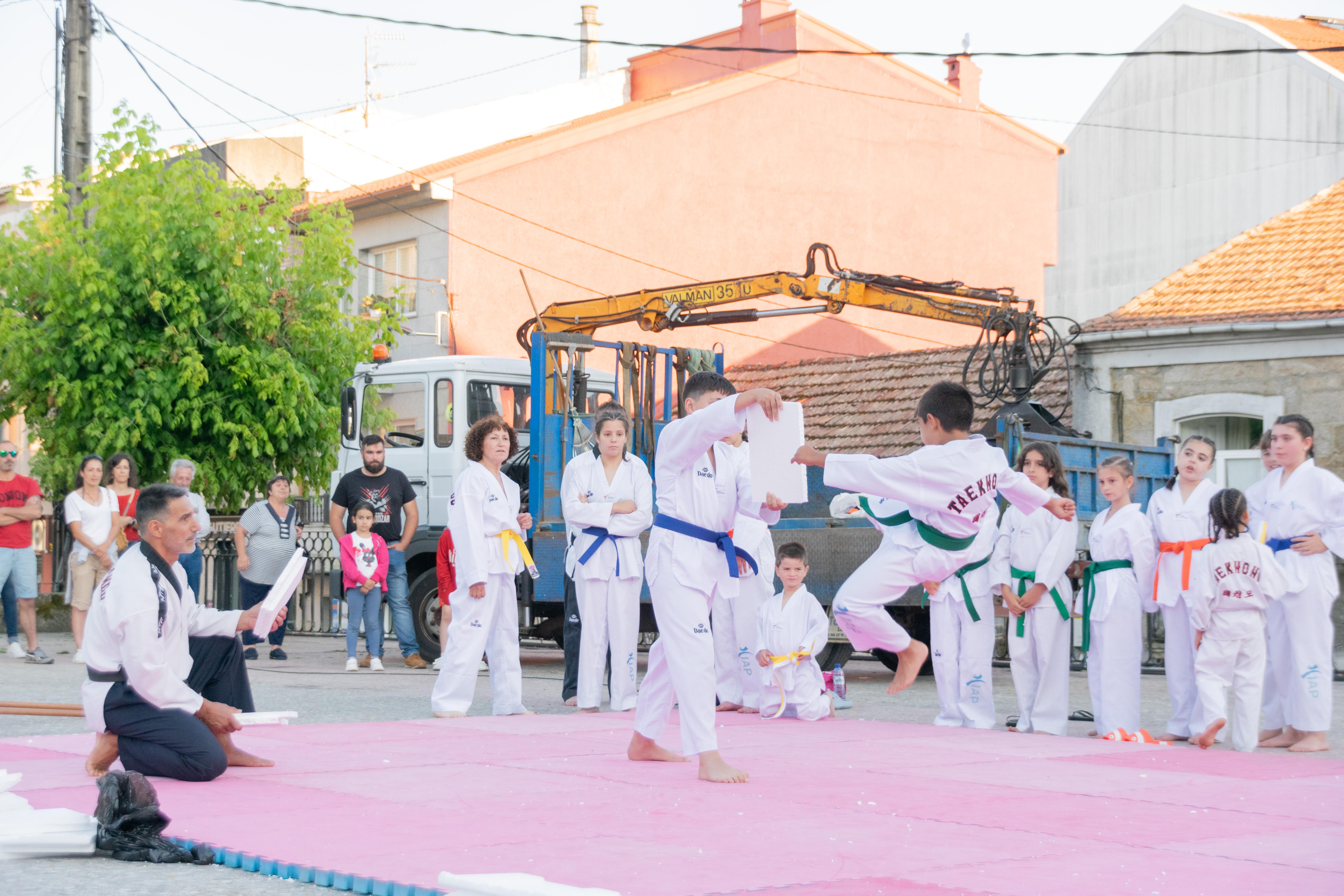 Exhibición d@s alumn@s da Escola Municipal de TAEKWONDO.
