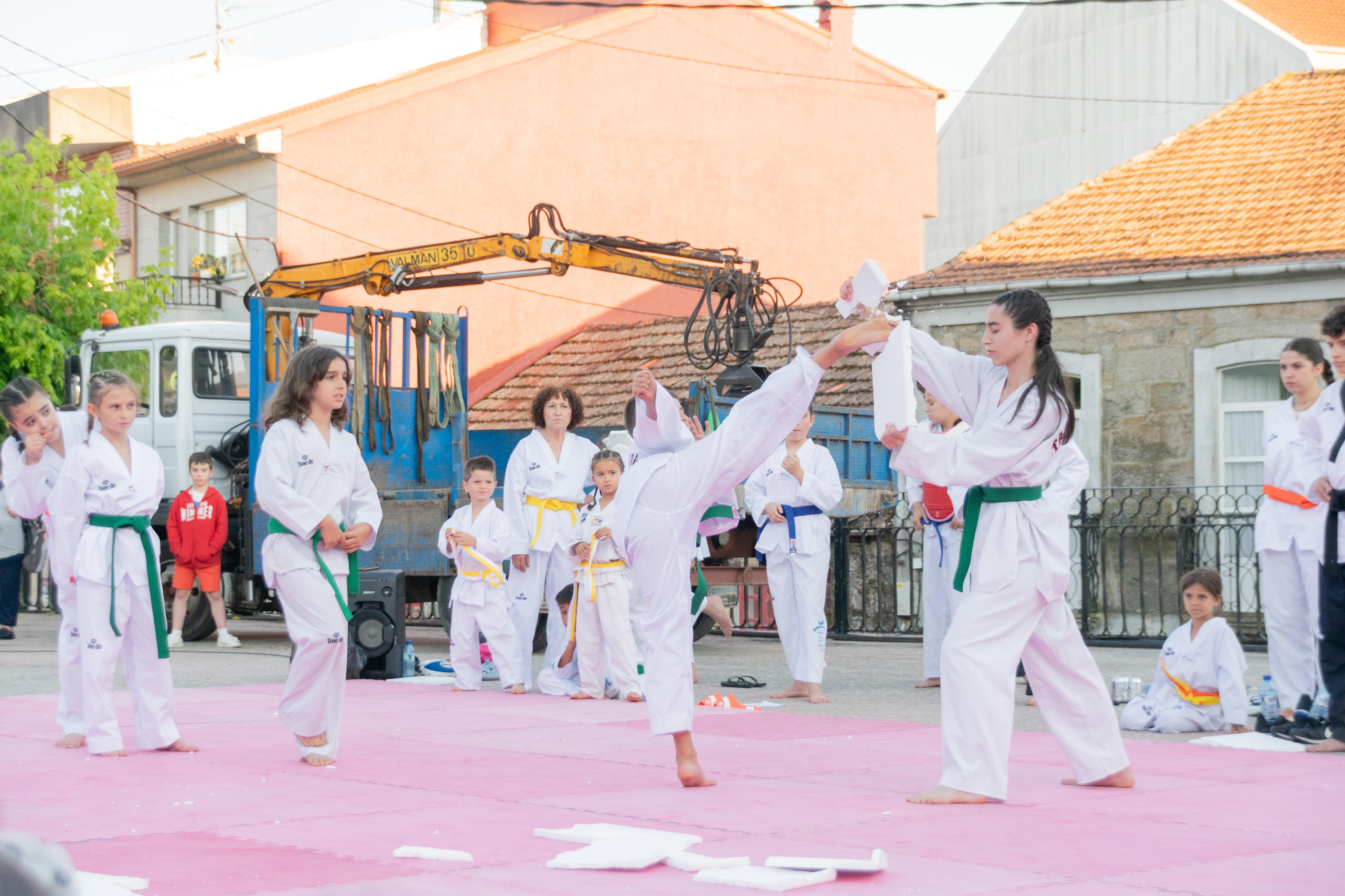 Exhibición d@s alumn@s da Escola Municipal de TAEKWONDO.