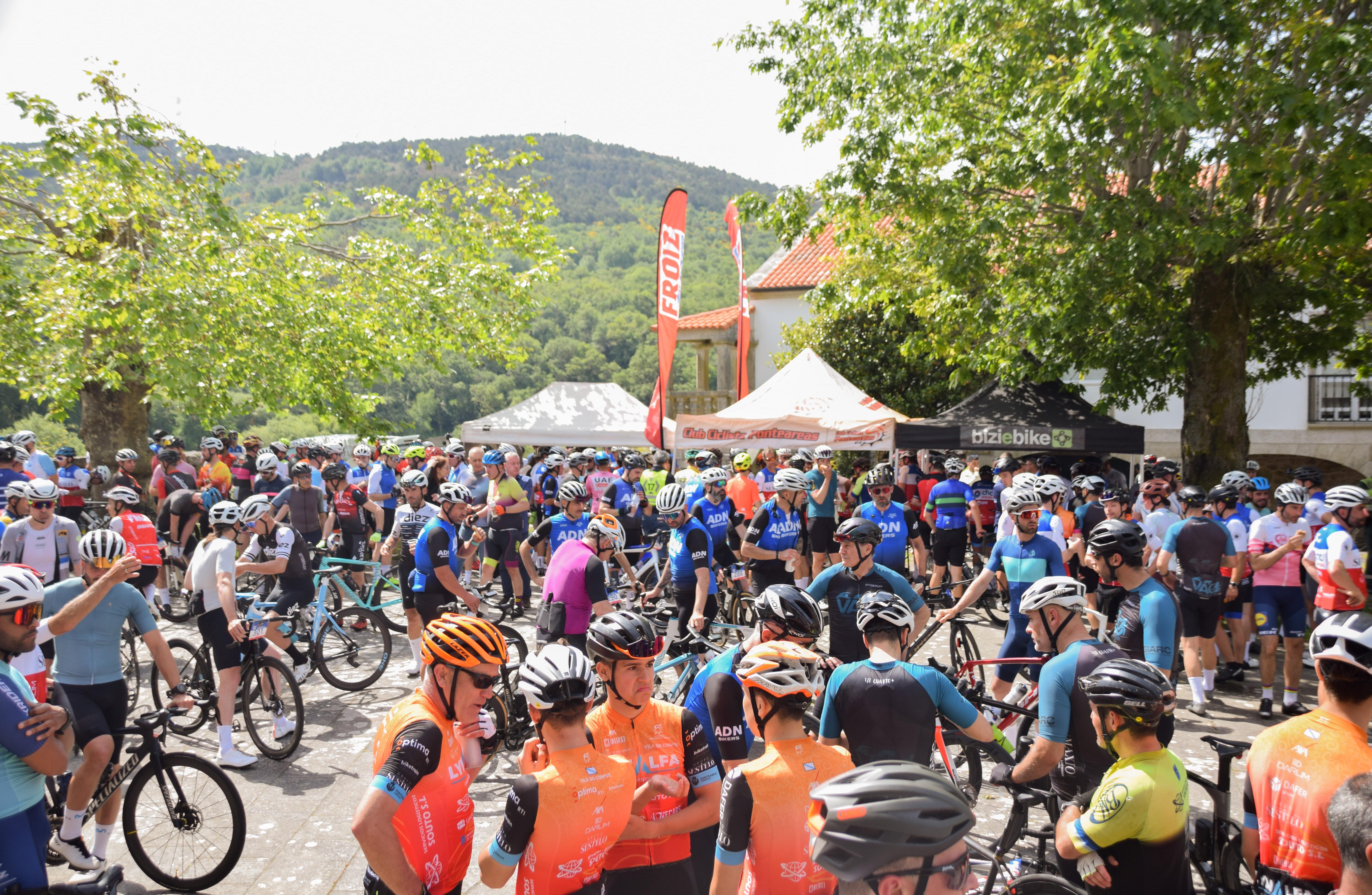 A Franqueira recibiu este 25 de maio a máis de 500 ciclistas na 10ª edición da «Sestelo Clásica Álvaro Pino»