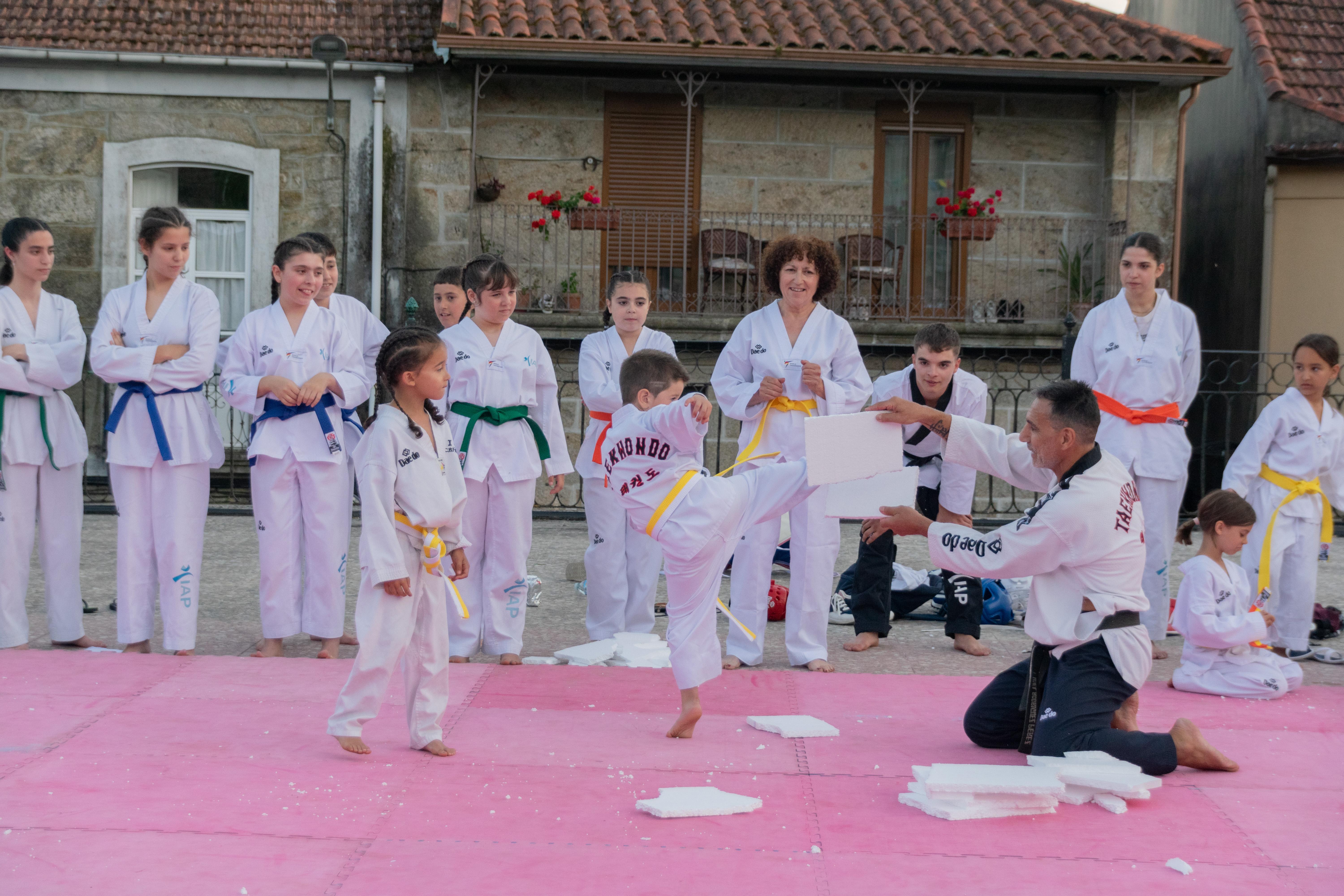 Exhibición d@s alumn@s da Escola Municipal de TAEKWONDO.