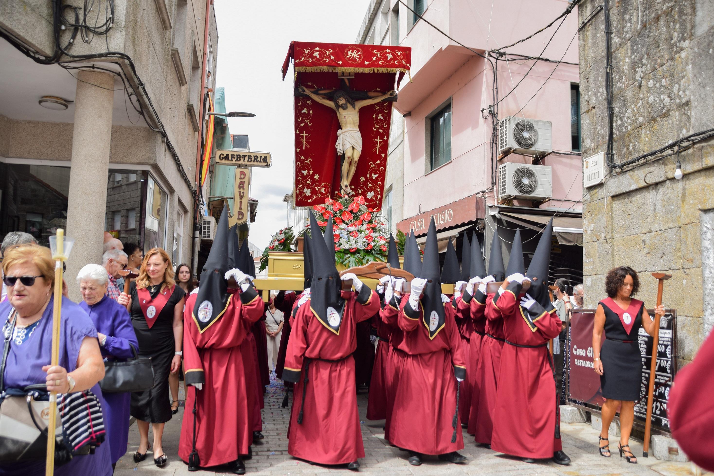 A Cañiza celebrou con devoción a festividade na honra do Santísimo Cristo da Agonía