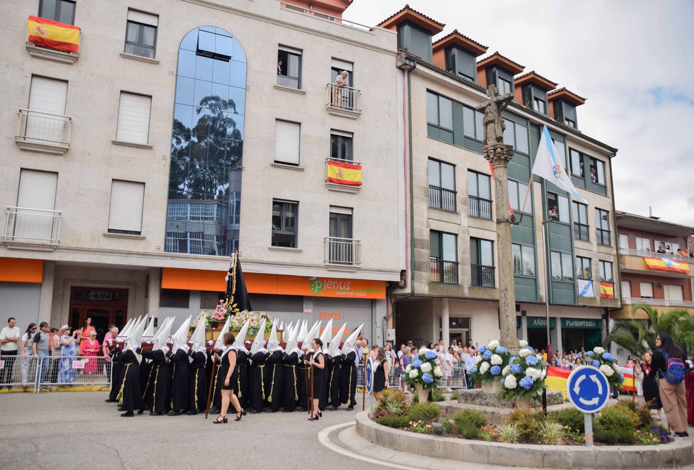 A Cañiza celebrou con devoción a festividade na honra do Santísimo Cristo da Agonía