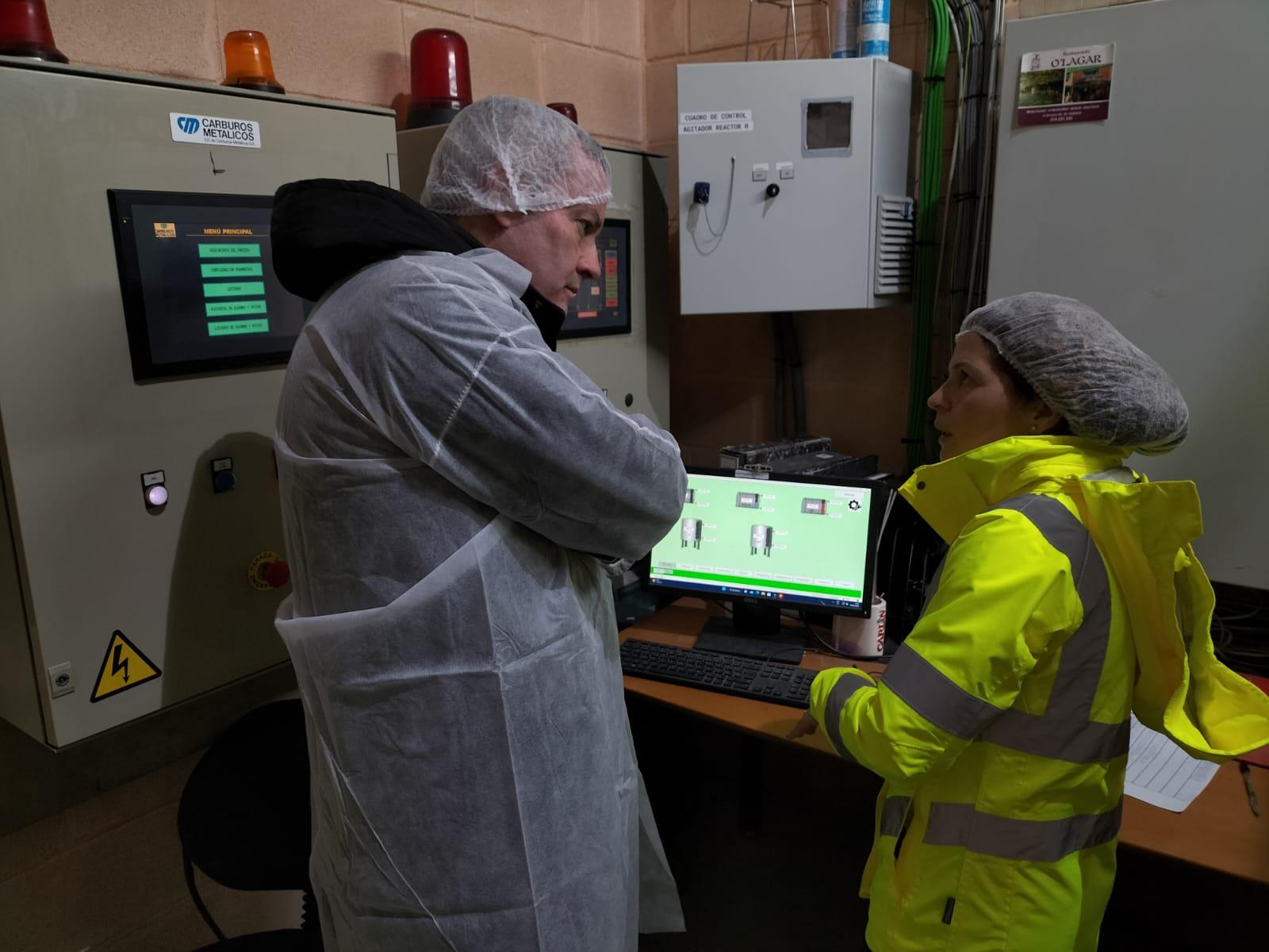 O Alcalde visita as instalacións da empresa “SMPV SL”, especializada na producción de ingredientes cosméticos