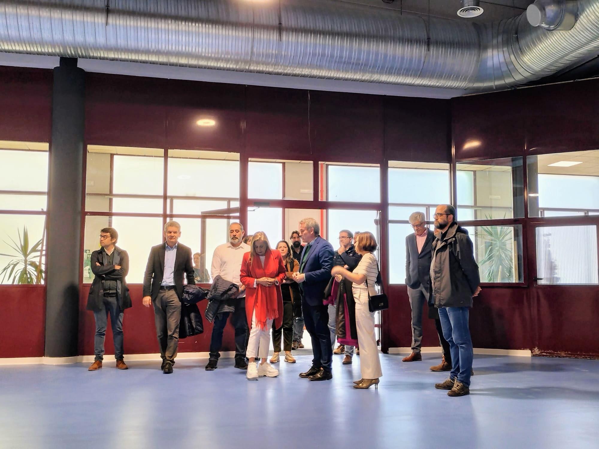 A Presidenta da Deputación Carmela Silva inaugurou hoxe as obras de reforma da piscina climatizada