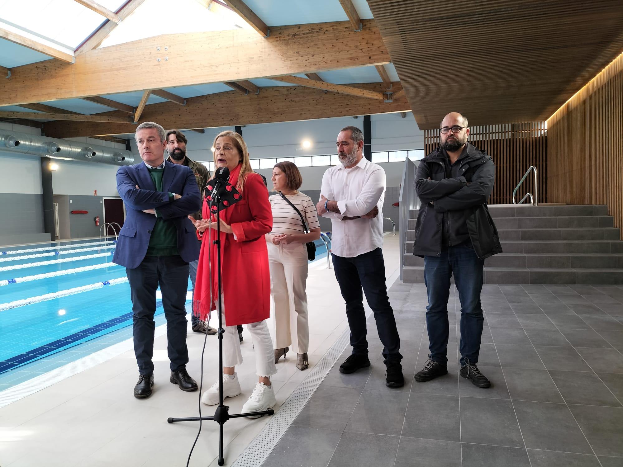 A Presidenta da Deputación Carmela Silva inaugurou hoxe as obras de reforma da piscina climatizada