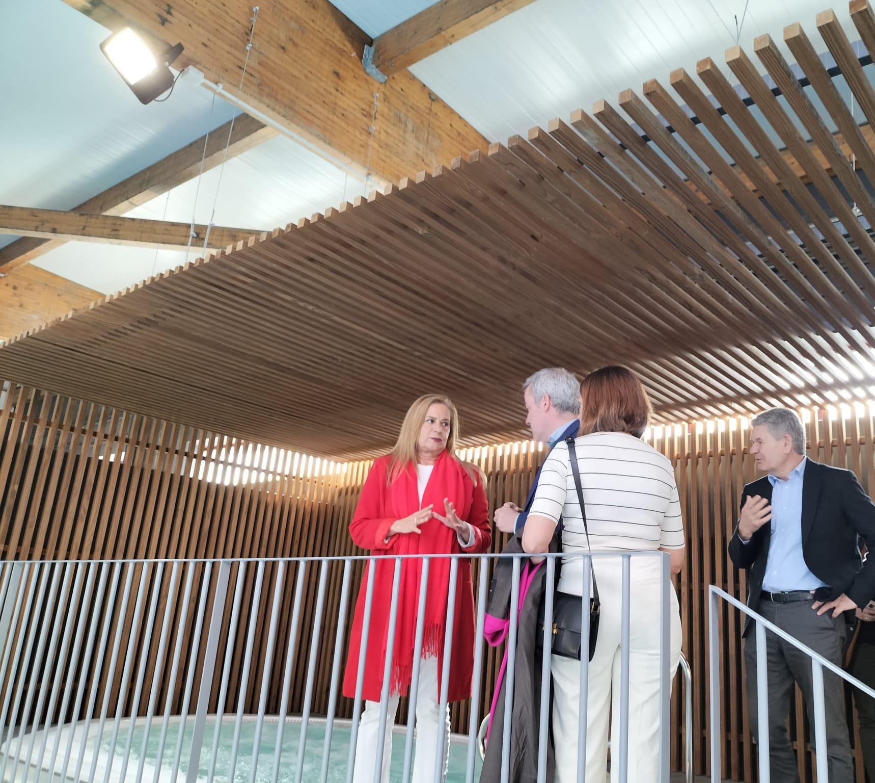 A Presidenta da Deputación Carmela Silva inaugurou hoxe as obras de reforma da piscina climatizada