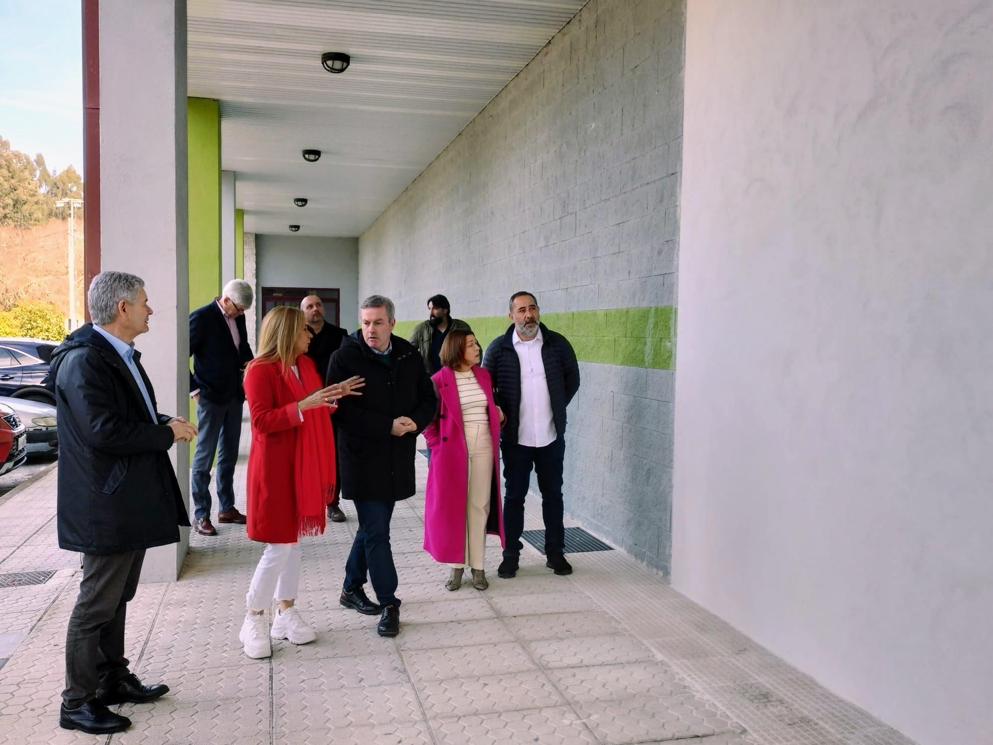 A Presidenta da Deputación Carmela Silva inaugurou hoxe as obras de reforma da piscina climatizada