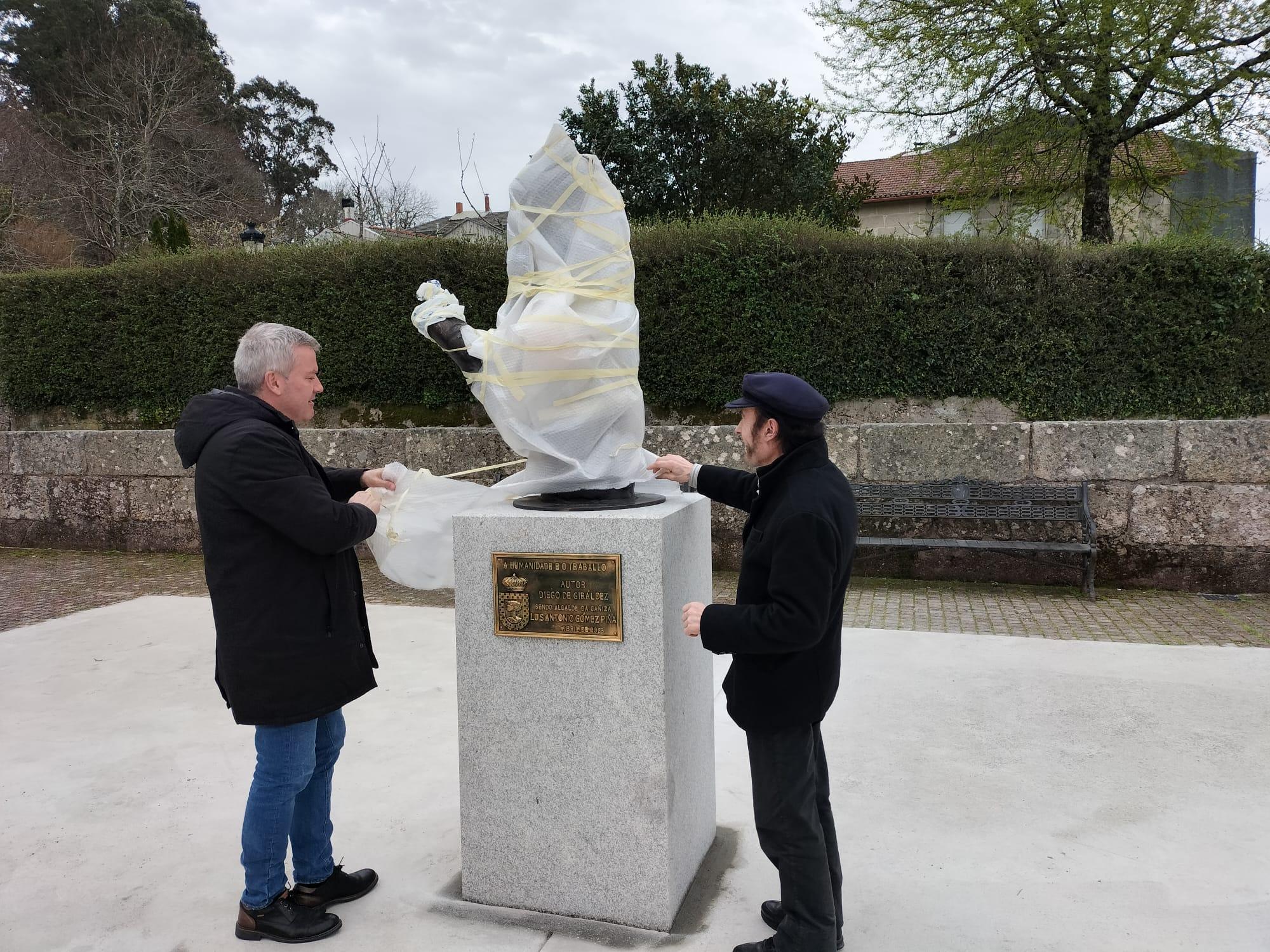 Unha nova escultura de Diego de Giráldez engrandece dende hoxe o casco urbano da Cañiza
