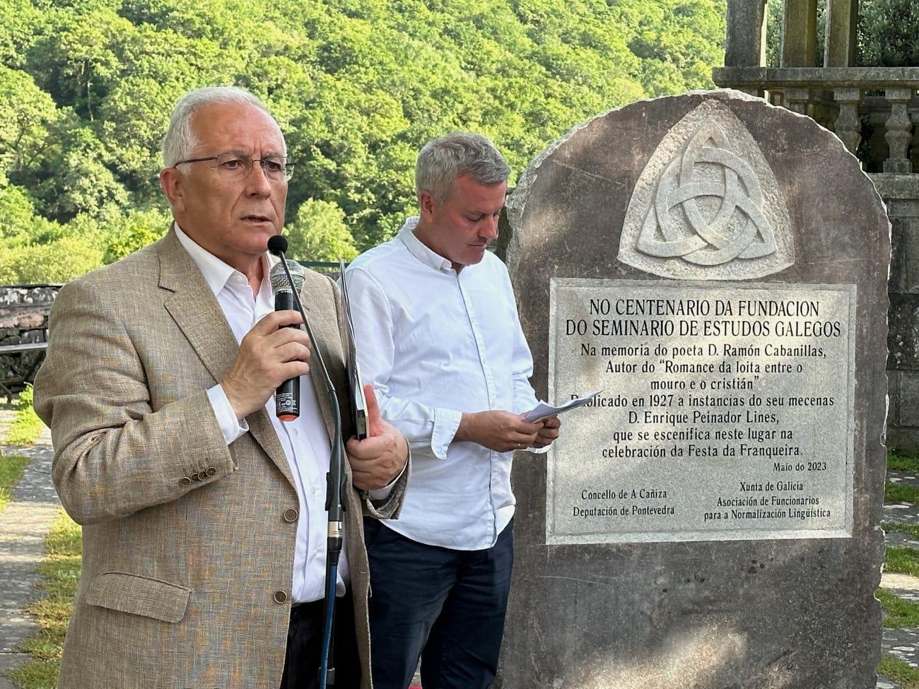 O adro do Santuario da Franqueira acolleu e conmemorou este domingo, 7 de maio, o Centenario da Fundación do Seminario de Estudos Galegos.