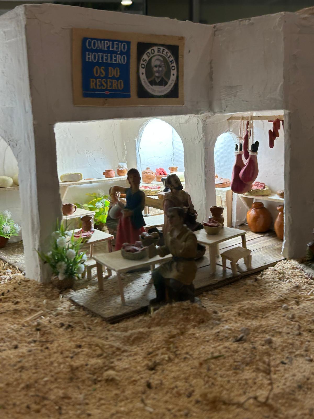 O Alcalde Luis Piña e Marta Mariño presentaron esta fin de semana o Belén de Nadal da Cañiza