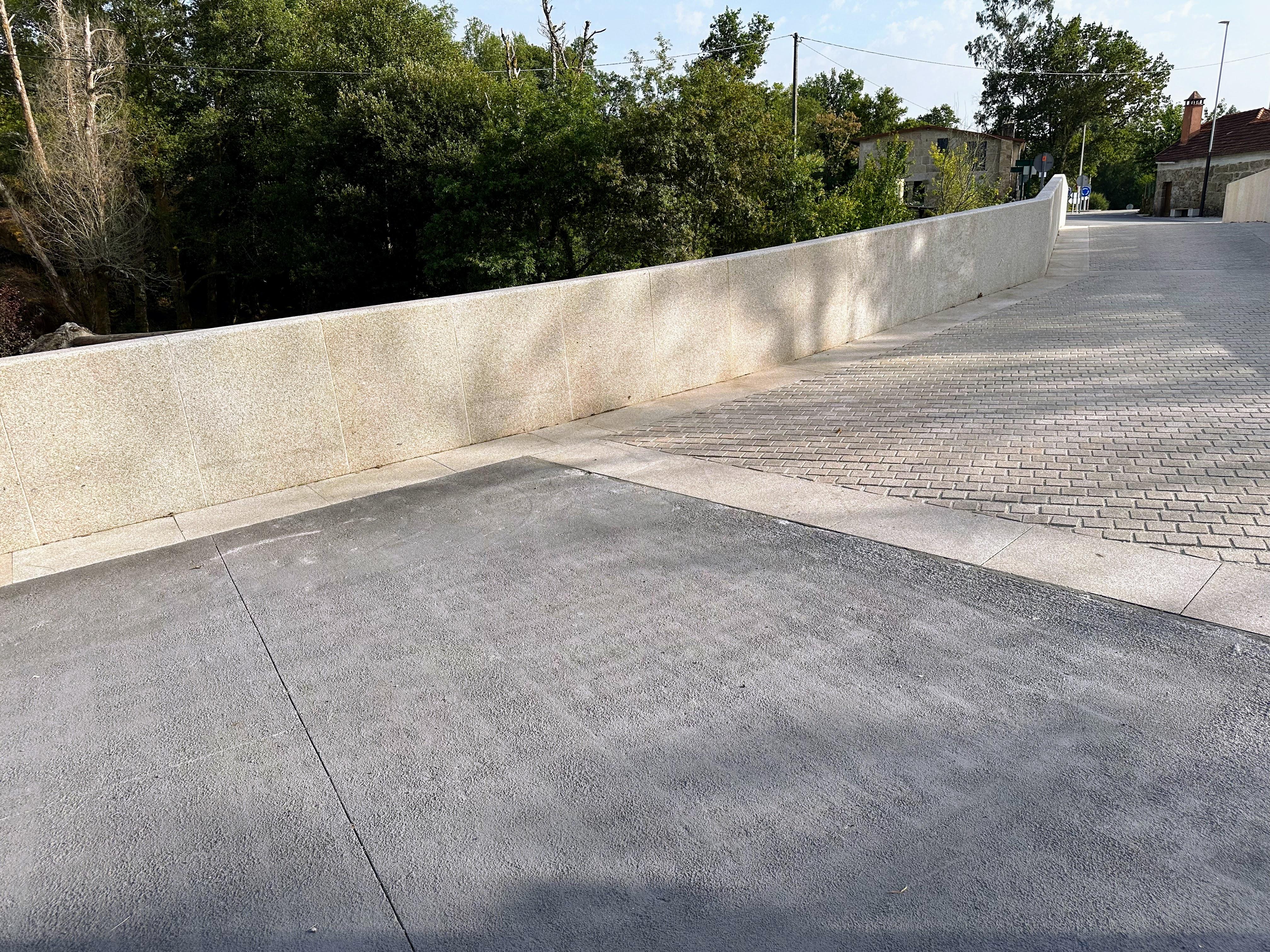 O Alcalde Luis Piña e os seus Concelleiros de Goberno visitan a Ponte das Achas e a súa contorna