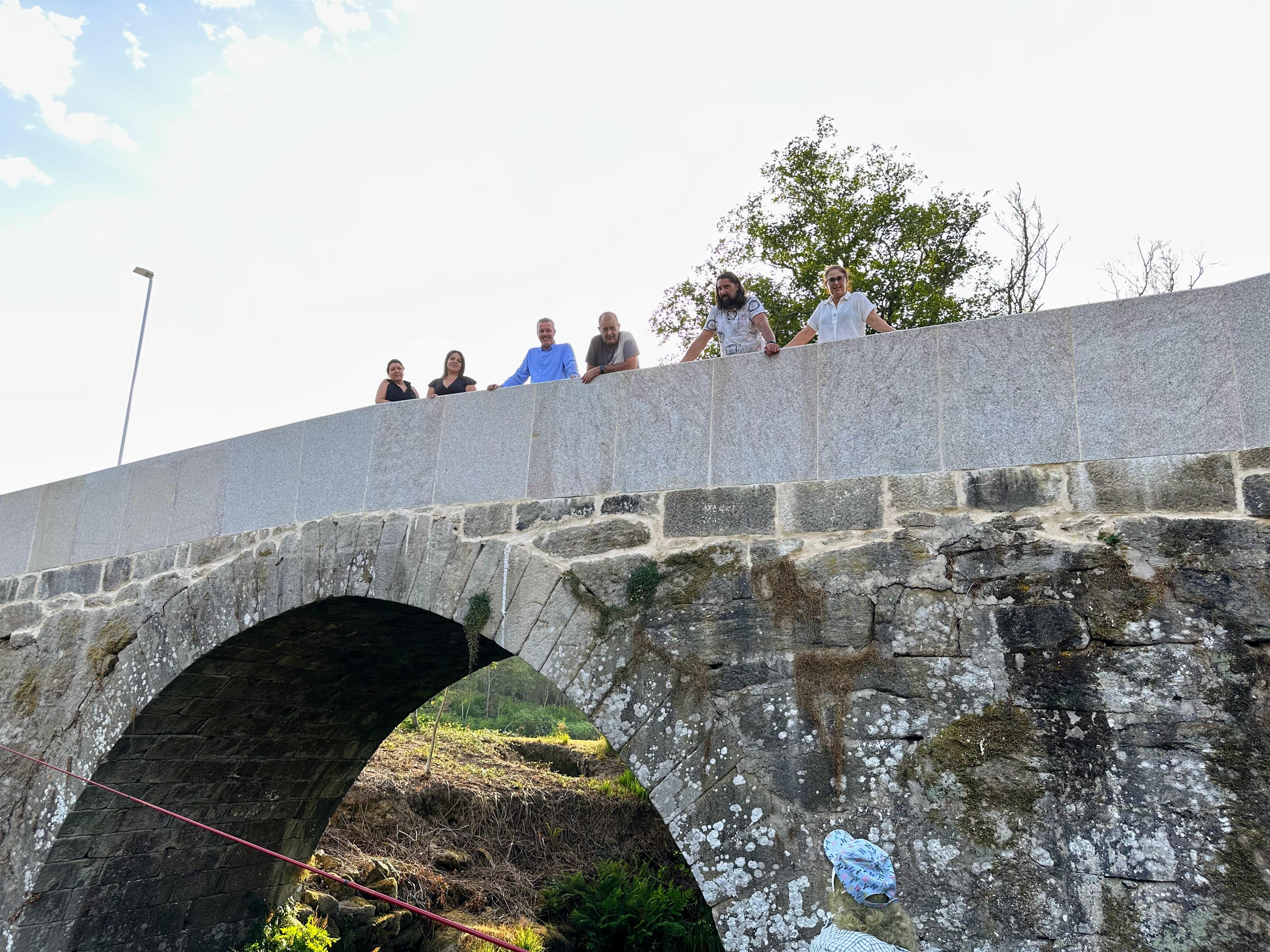 O Alcalde Luis Piña e os seus Concelleiros de Goberno visitan a Ponte das Achas e a súa contorna