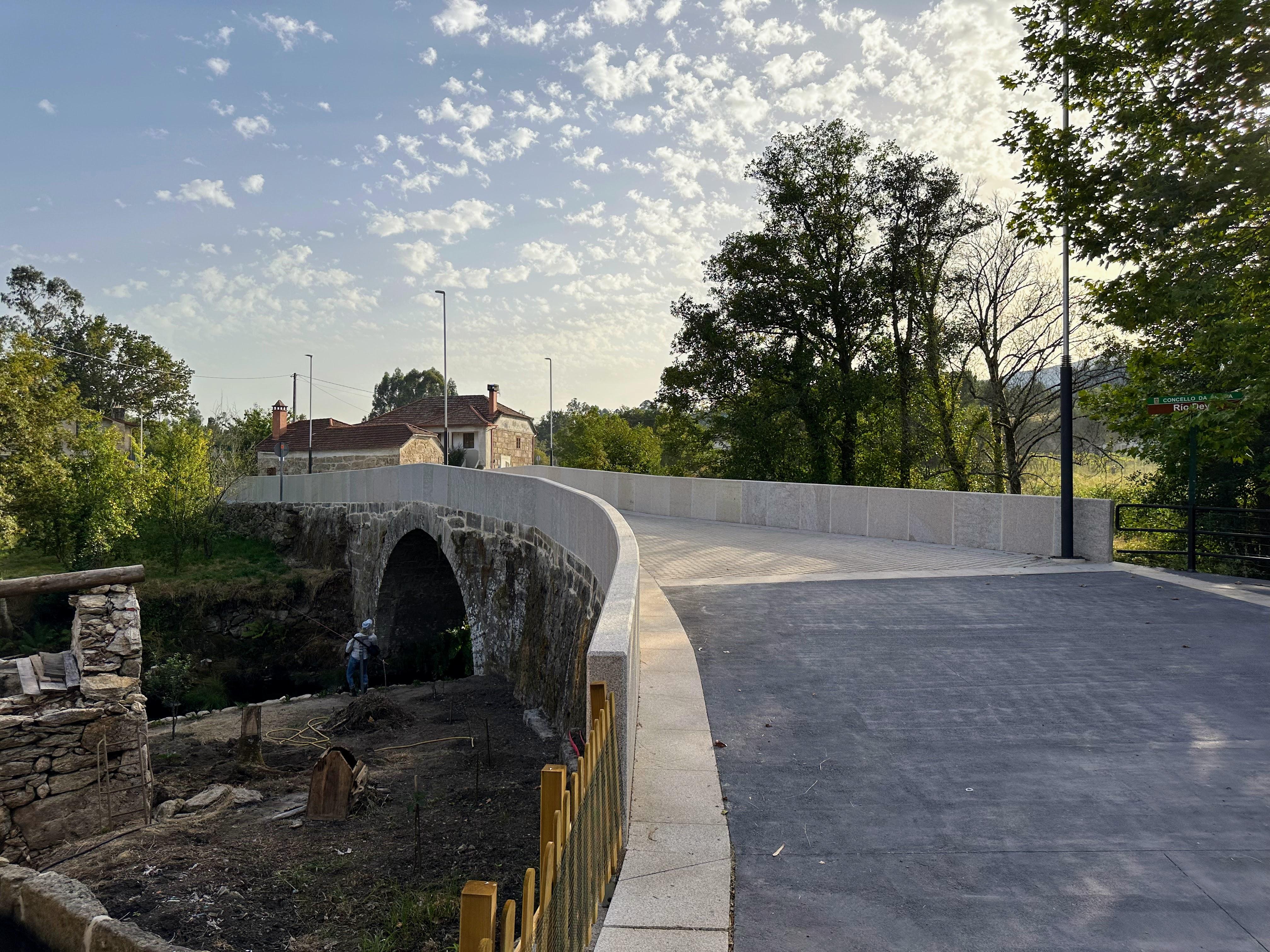 O Alcalde Luis Piña e os seus Concelleiros de Goberno visitan a Ponte das Achas e a súa contorna