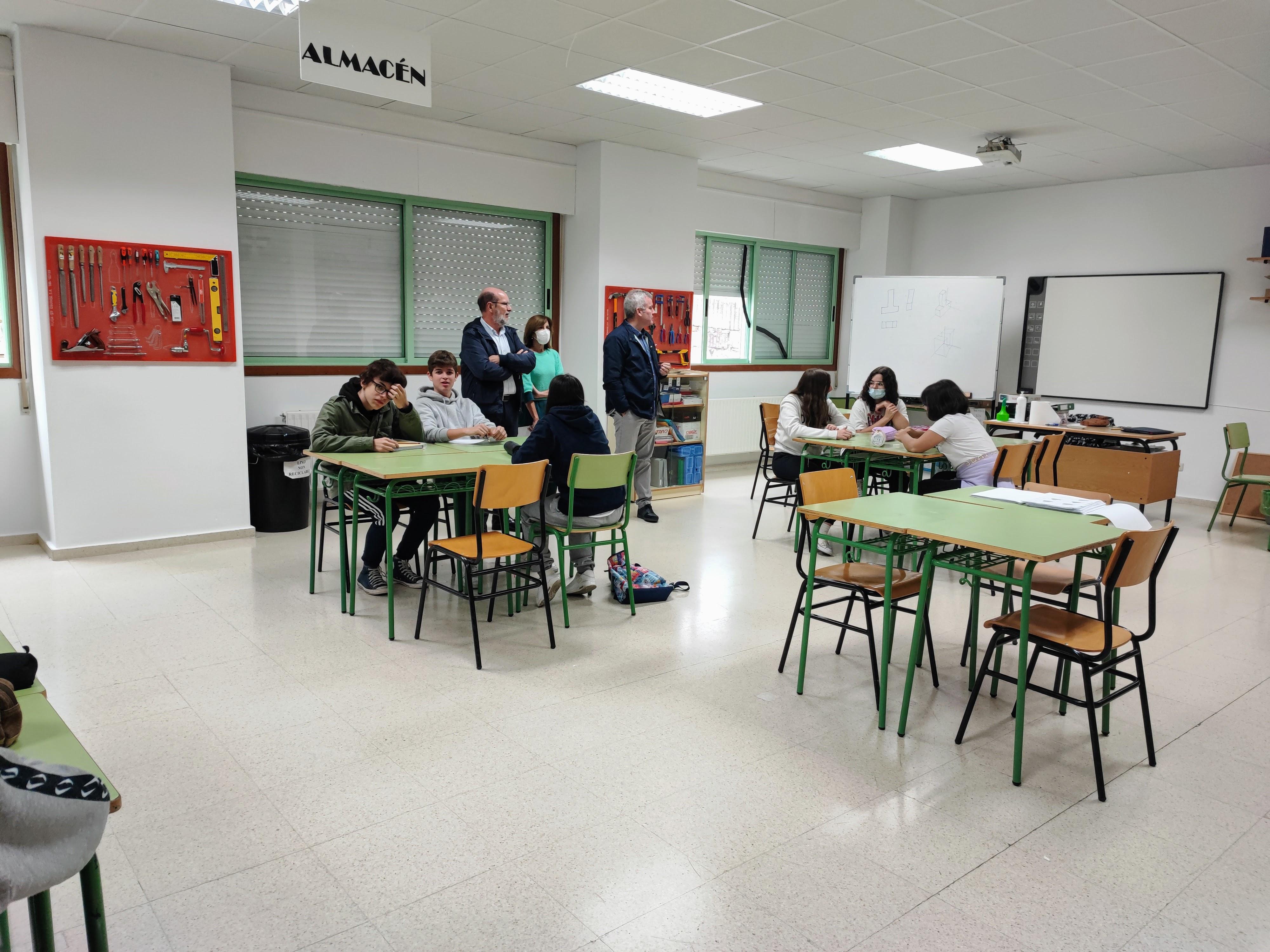 O Alcalde visita os centros escolares de Valeixe e A Cañiza con motivo do inicio do curso escolar 2022-2023