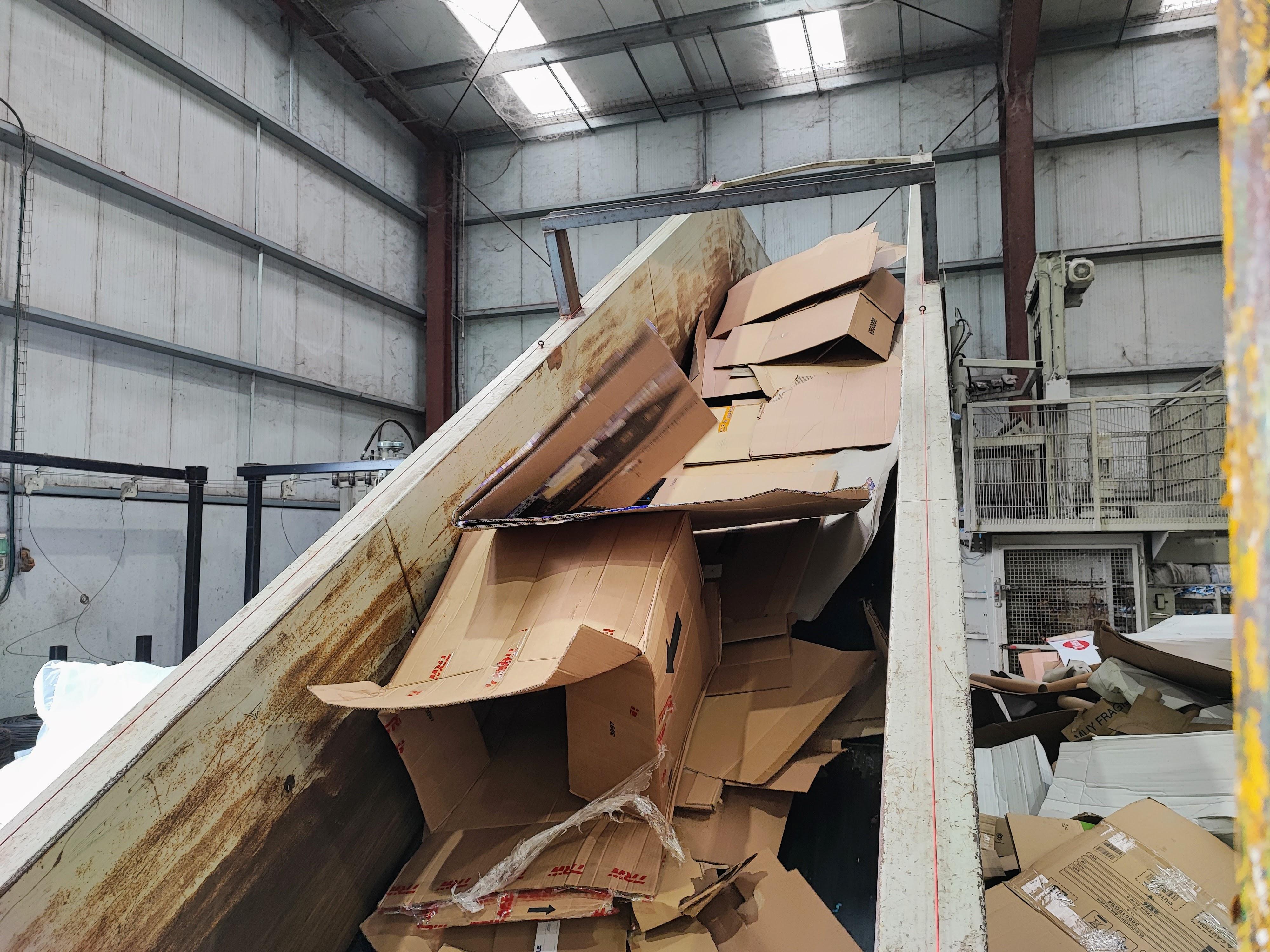 Visita do Alcalde á empresa RECICLADOS PLASTICOS LA CAÑIZA SL, situada en el Polígono Industrial Municipal