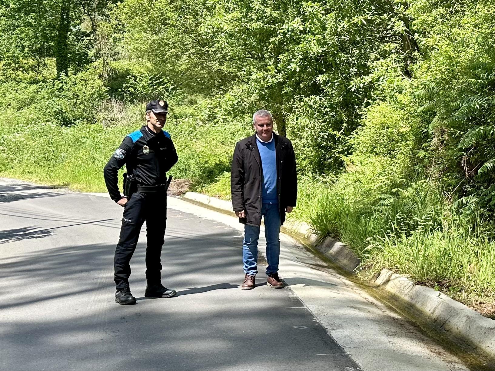 O Alcalde visita as obras de asfaltado dos camiños da Ascensión -A Miranda, Tallós, As Barrancas e A Miñoteira en Valeixe
