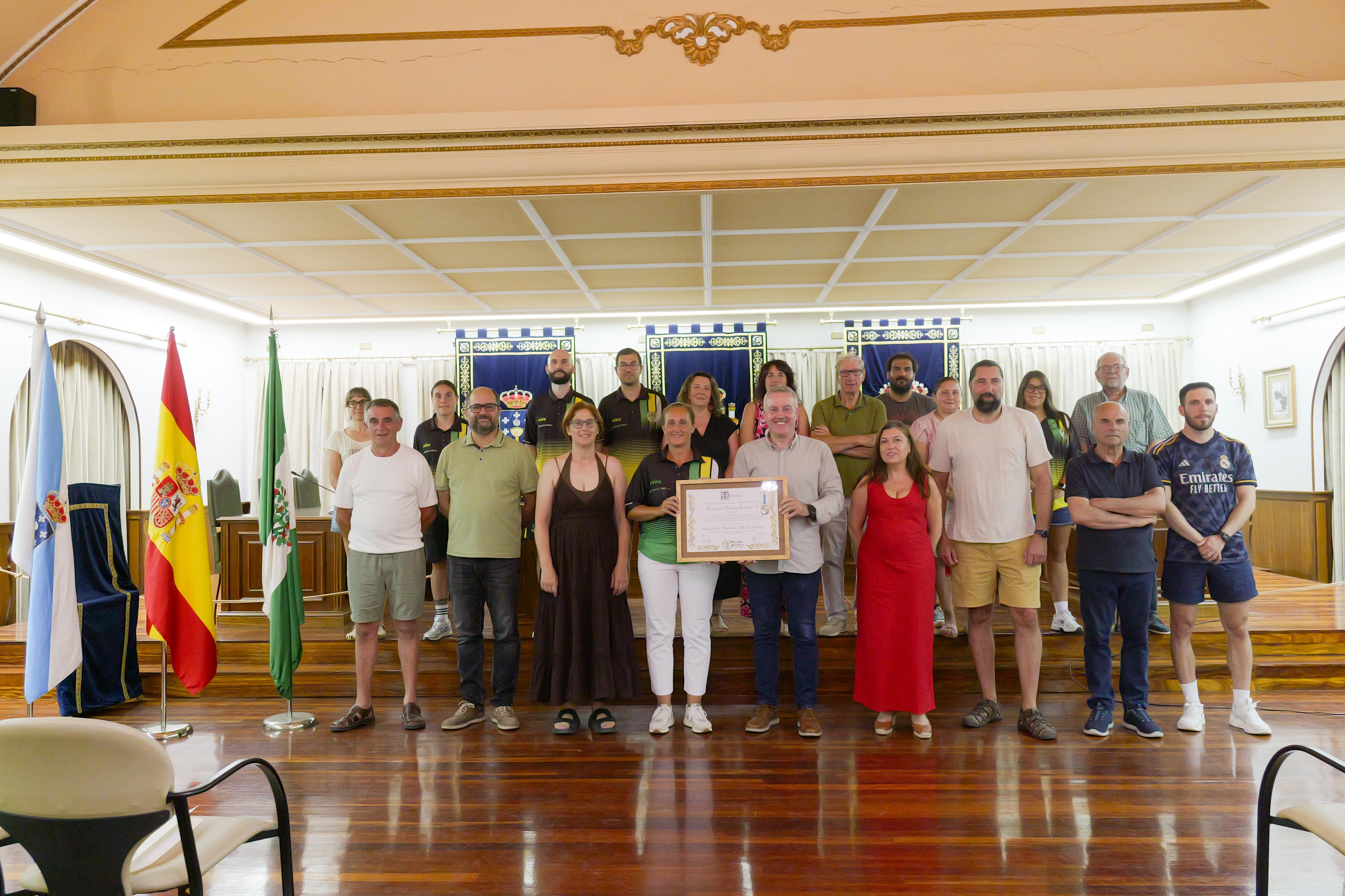 O Concello entrega a Medalla de Prata da Vila á Asociación Deportiva Cañiza  