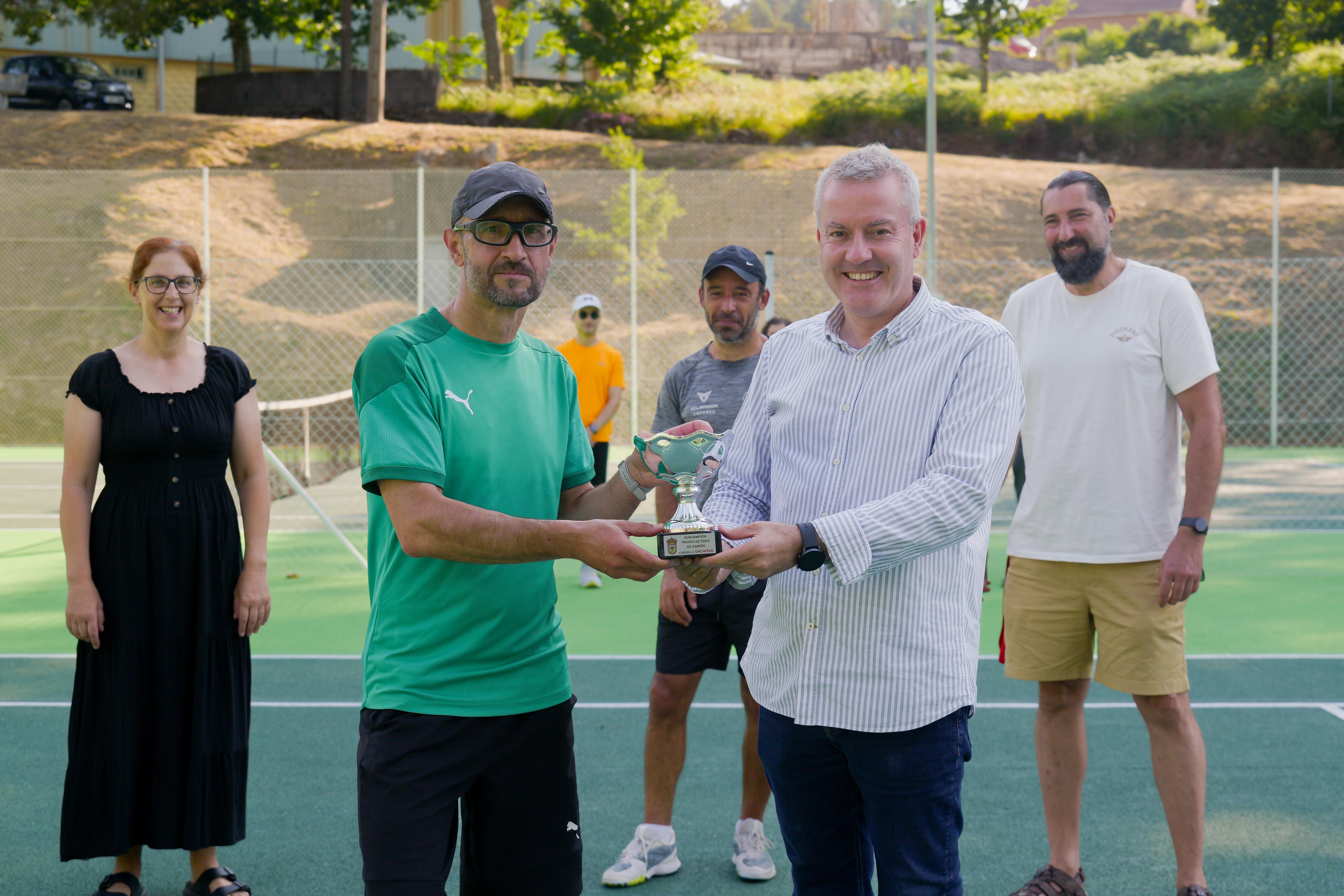As pistas de tenis municipais das Grades acolleron o seu I Torneo oficial  