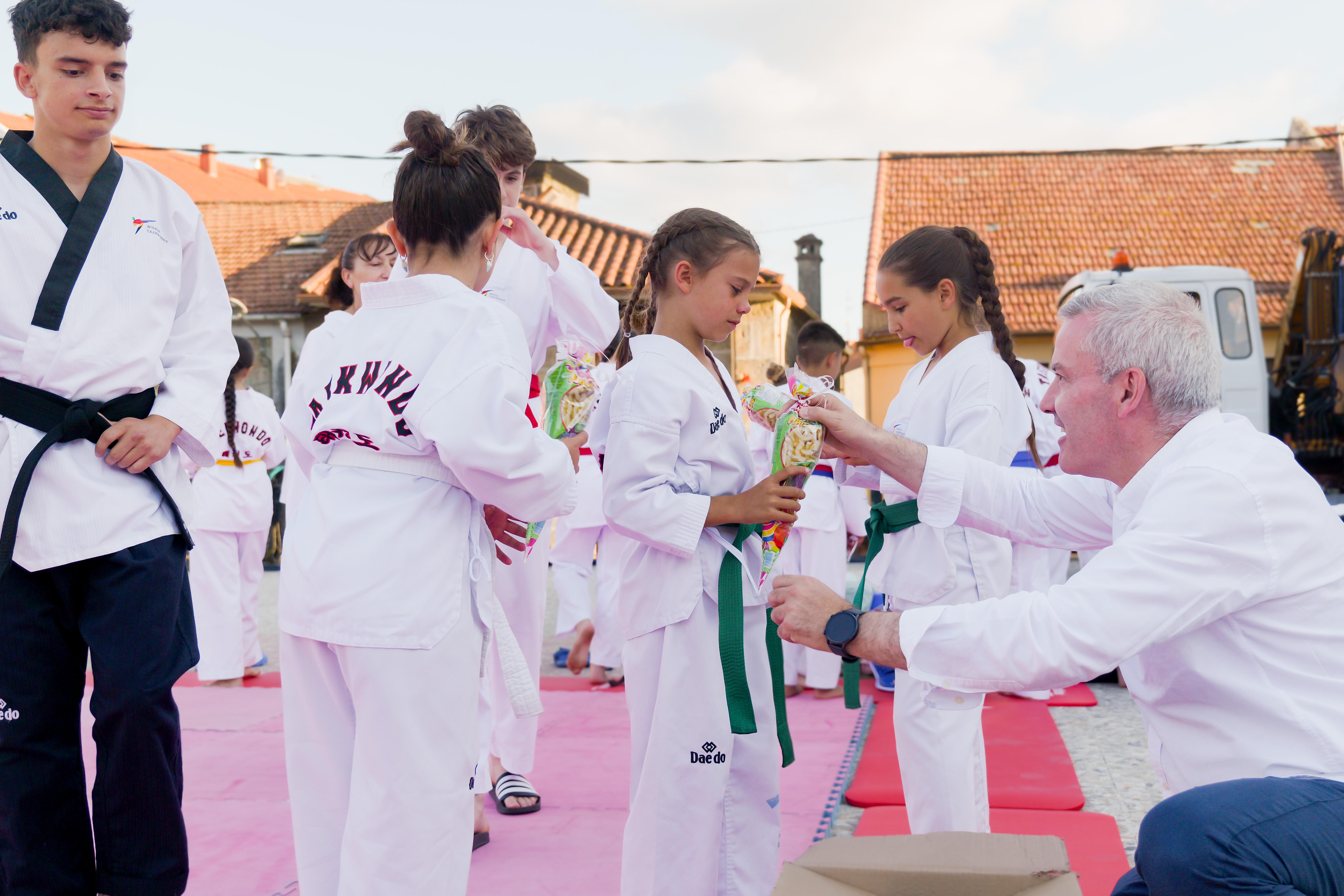 As Clases Municipais de Taekwondo pechan a tempada cunha exhibición na Praza Maior