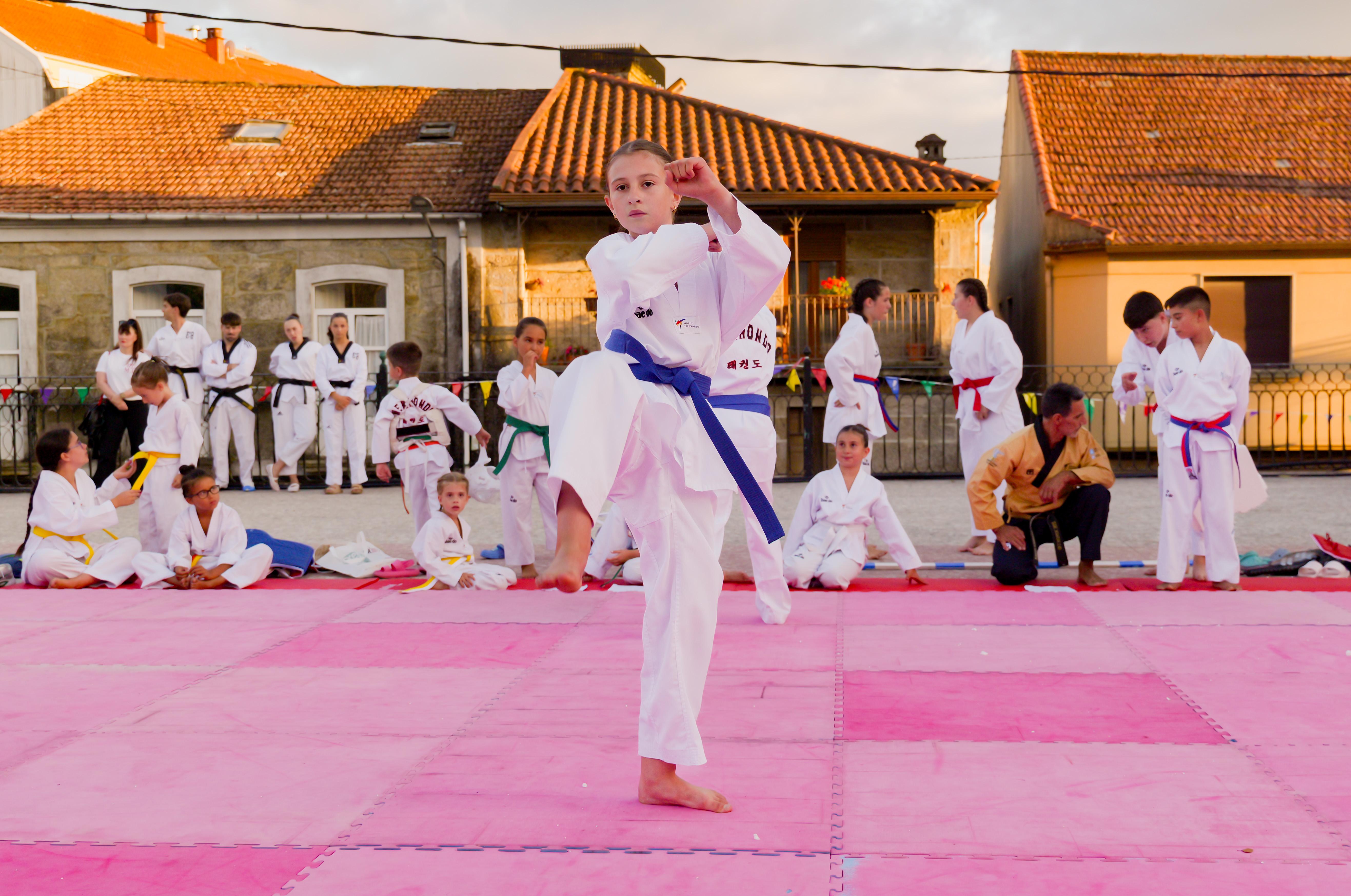 As Clases Municipais de Taekwondo pechan a tempada cunha exhibición na Praza Maior