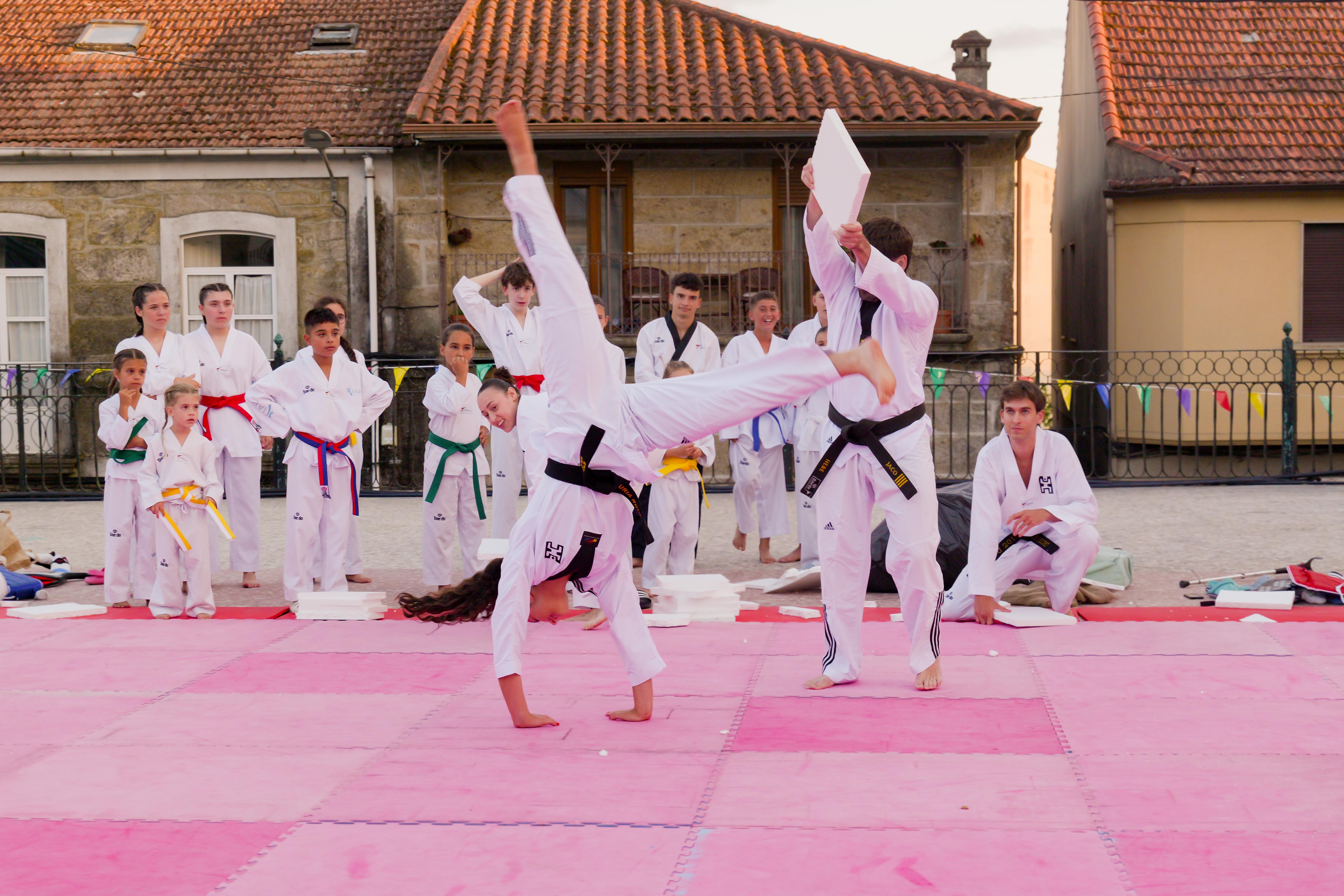 As Clases Municipais de Taekwondo pechan a tempada cunha exhibición na Praza Maior