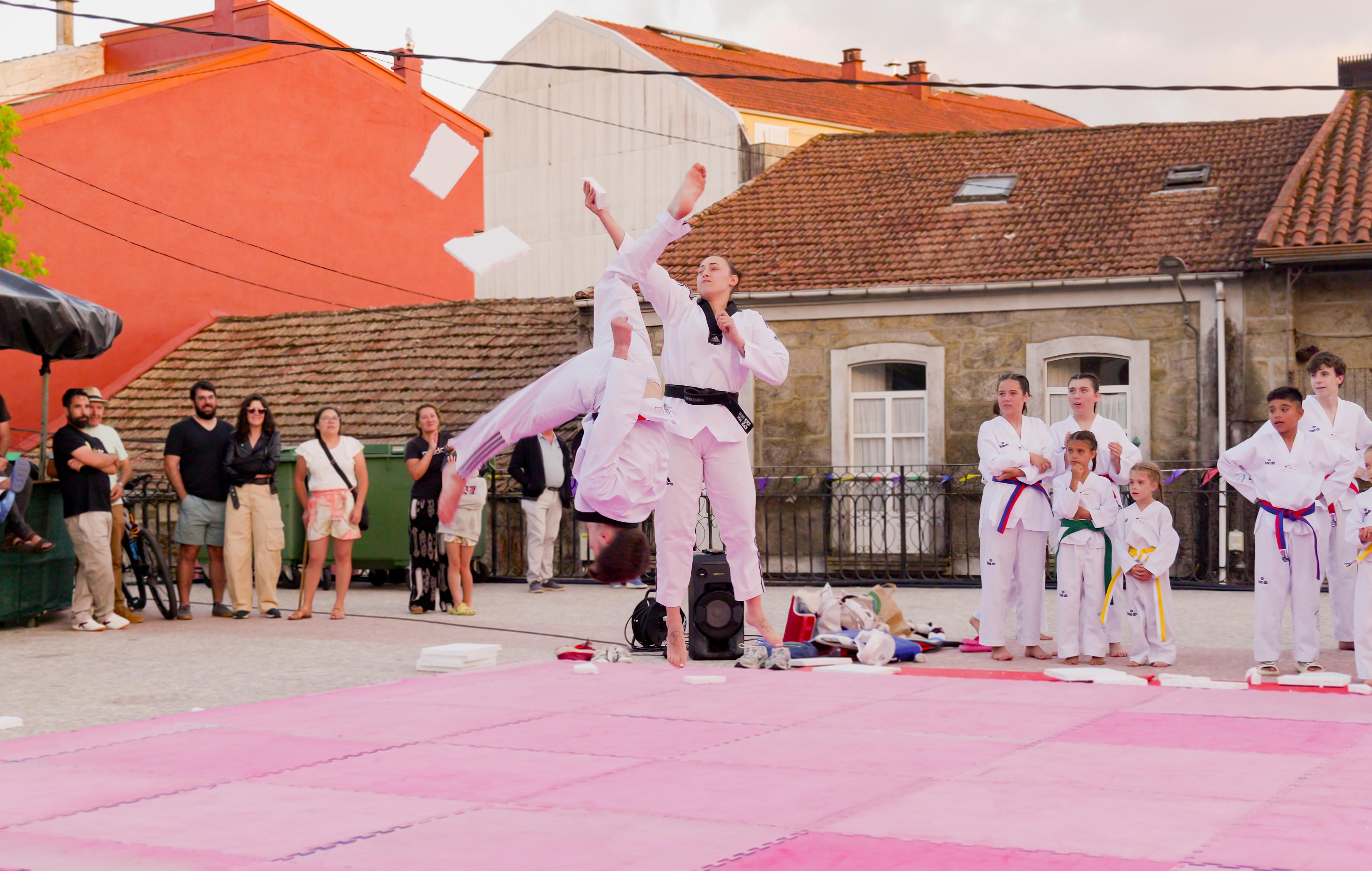 As Clases Municipais de Taekwondo pechan a tempada cunha exhibición na Praza Maior
