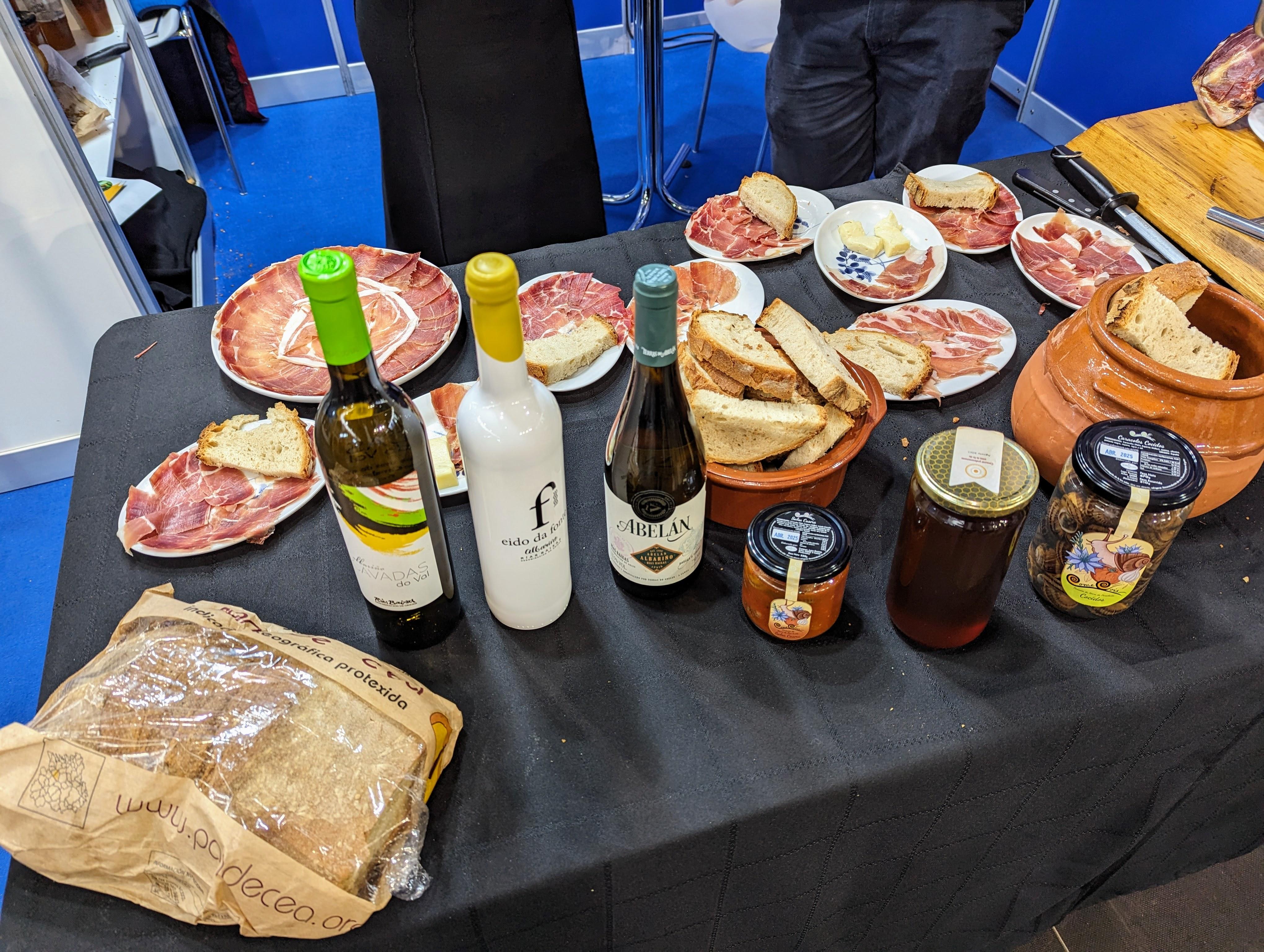 O Alcalde da Cañiza promociona a gastronomia do Concello  no Salón Internacional de Xantar en Ourense