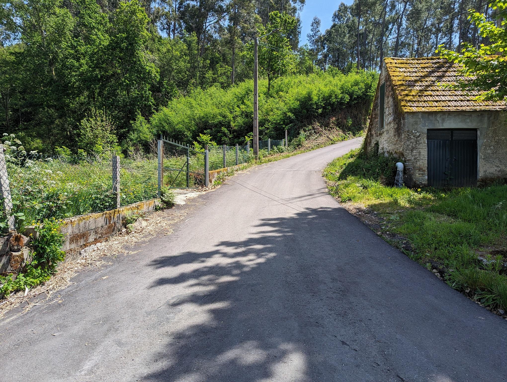 O Alcalde visita as obras de asfaltado dos camiños da Ascensión -A Miranda, Tallós, As Barrancas e A Miñoteira en Valeixe