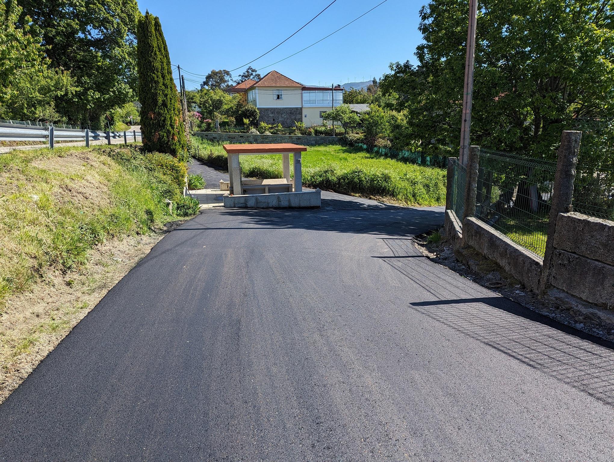 Rematan as obras de mellora dos camiños de Raposeiras en Achas, Aldeíña e o acceso Senande – Xesteira en Petán