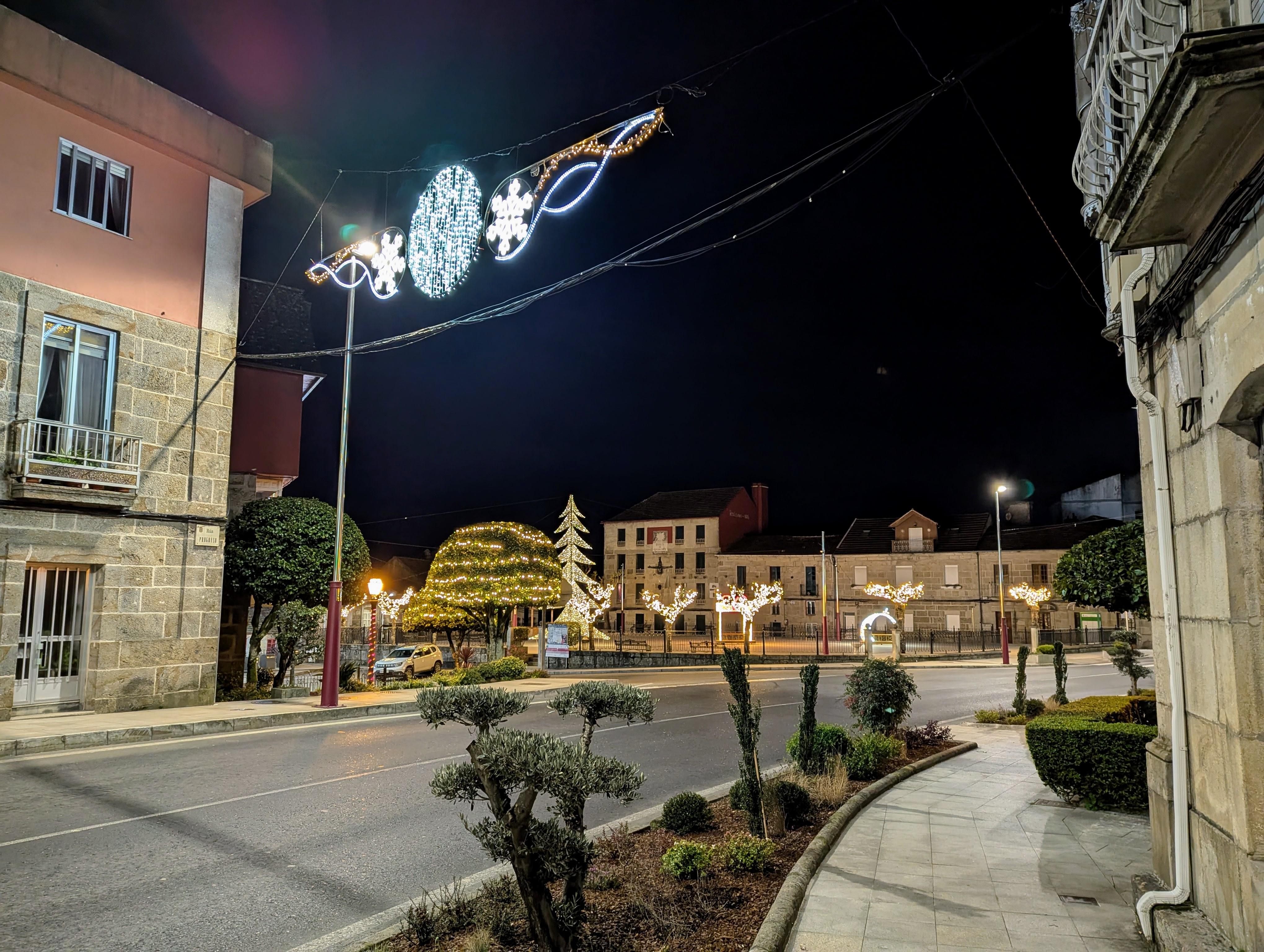 Presentamos a reportaxe das Luces da Cañiza neste Nadal 2024 & 2025