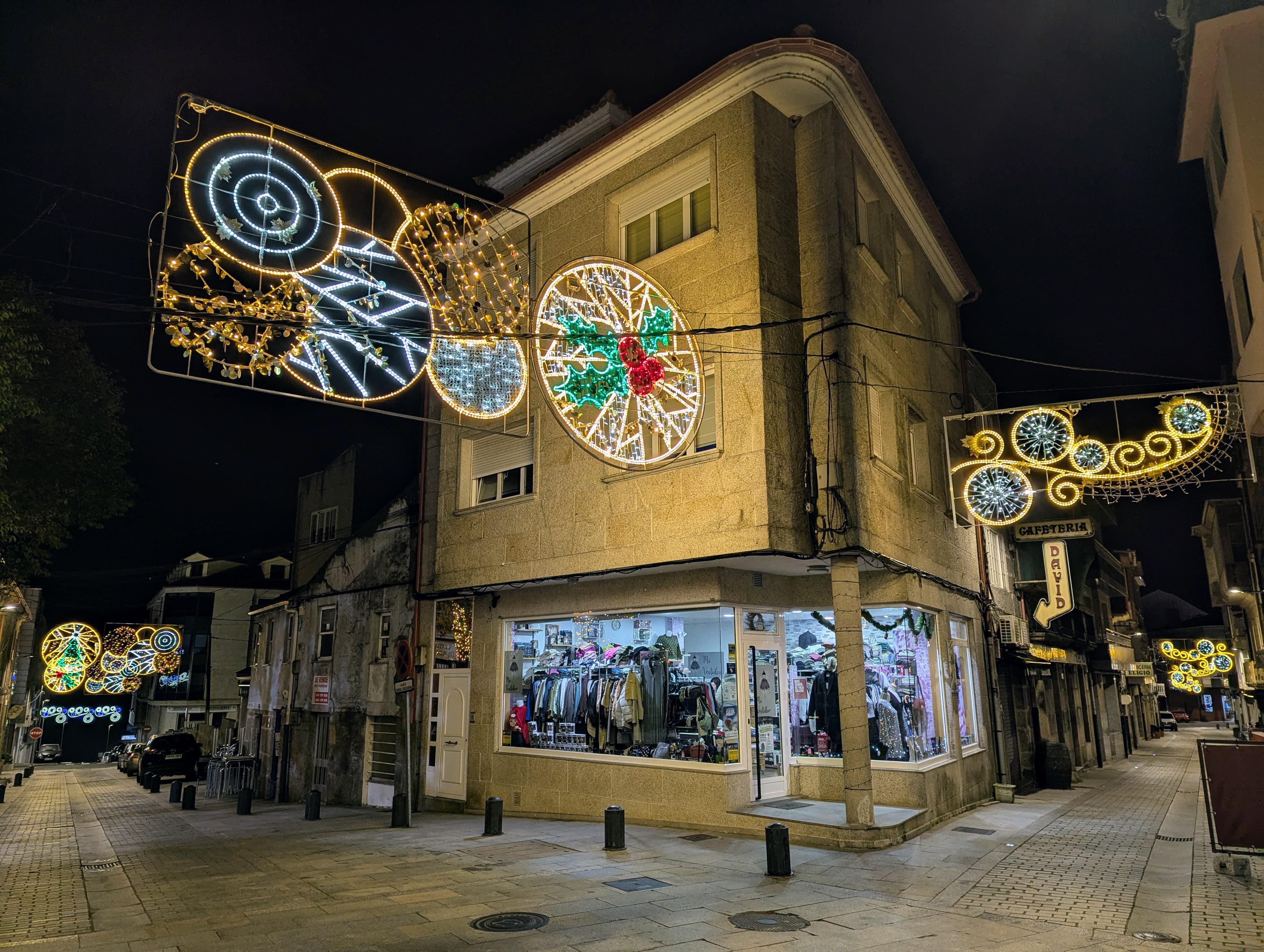 Presentamos a reportaxe das Luces da Cañiza neste Nadal 2024 & 2025