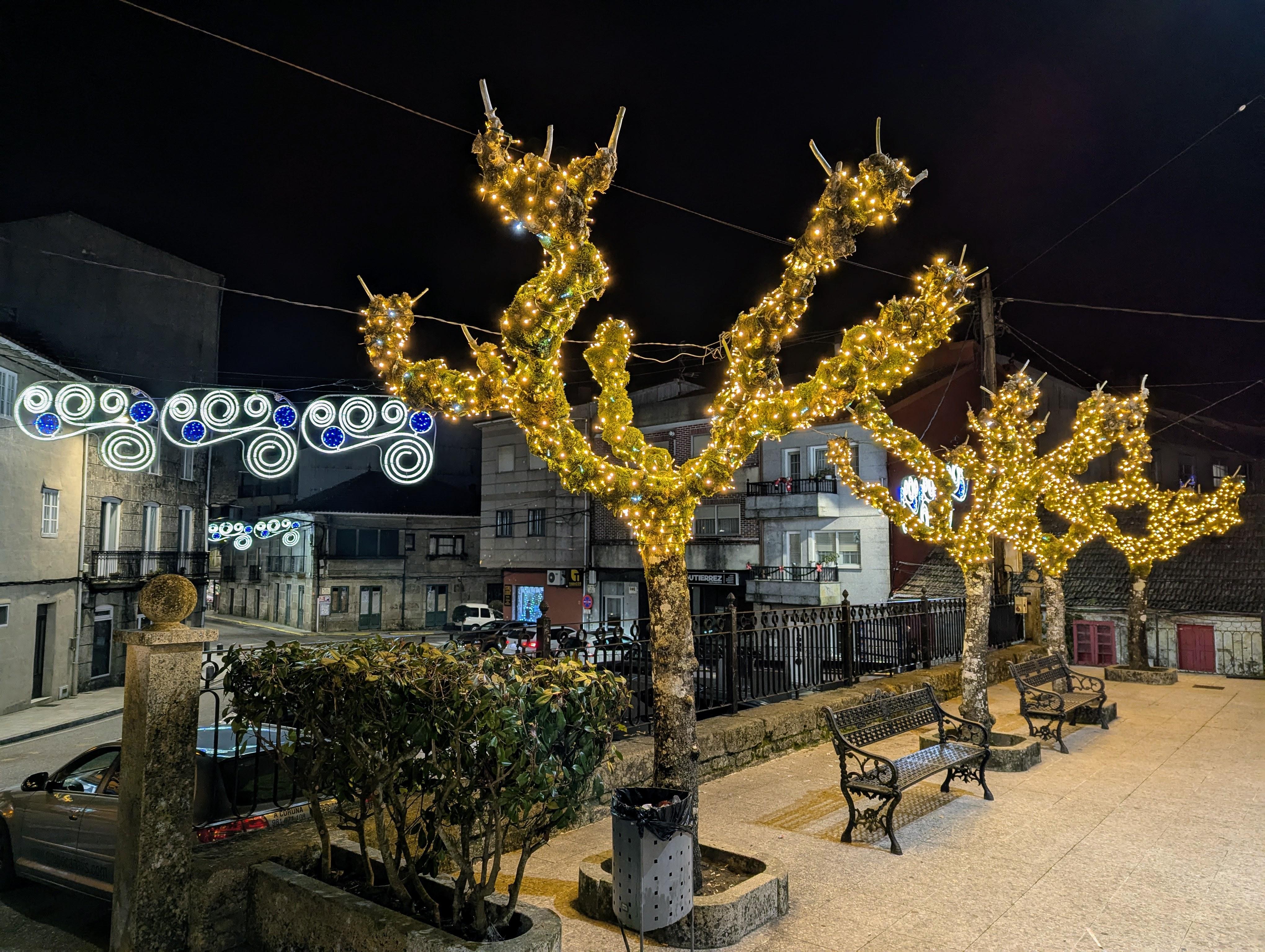 Presentamos a reportaxe das Luces da Cañiza neste Nadal 2024 & 2025