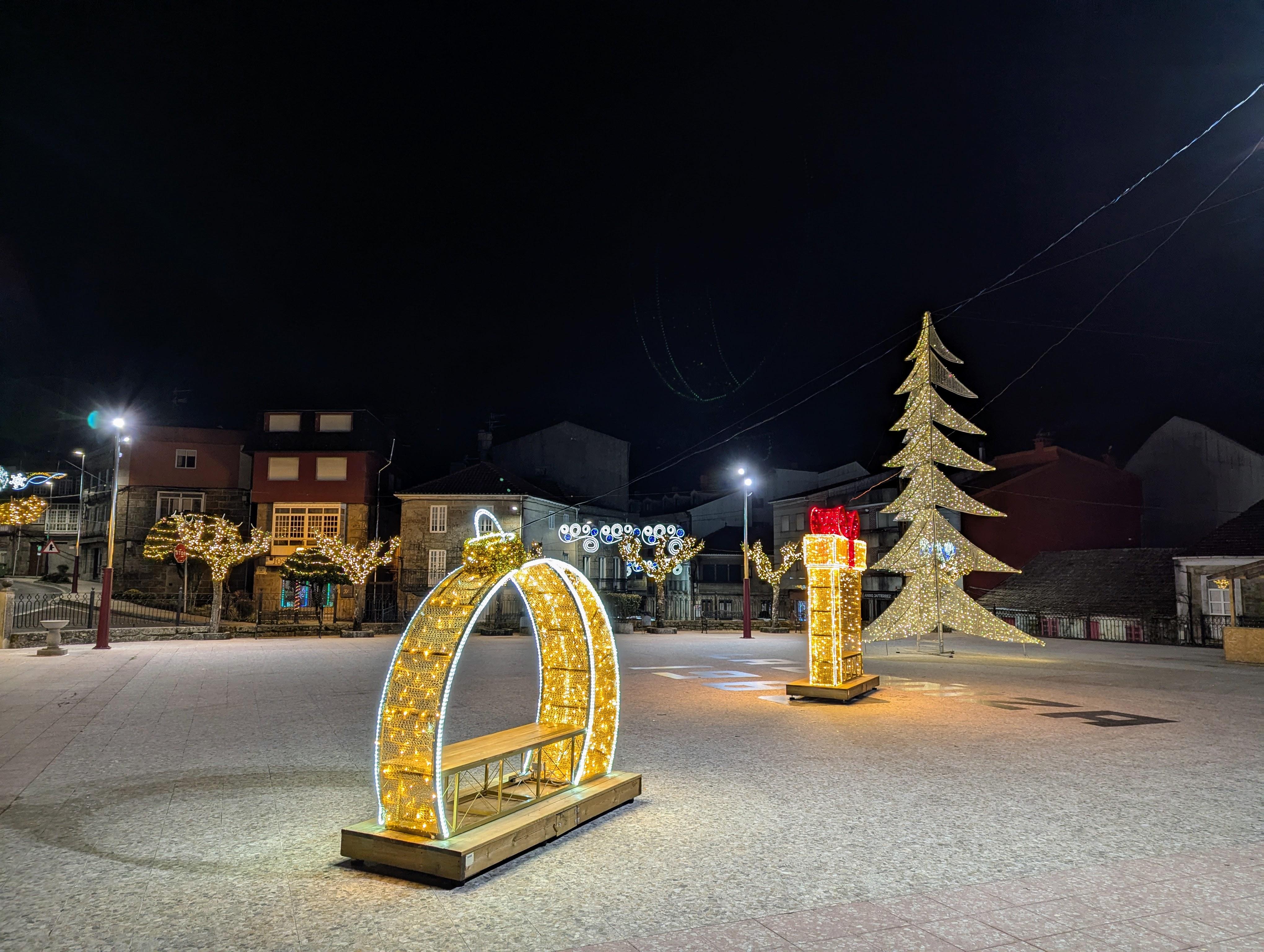 Presentamos a reportaxe das Luces da Cañiza neste Nadal 2024 & 2025