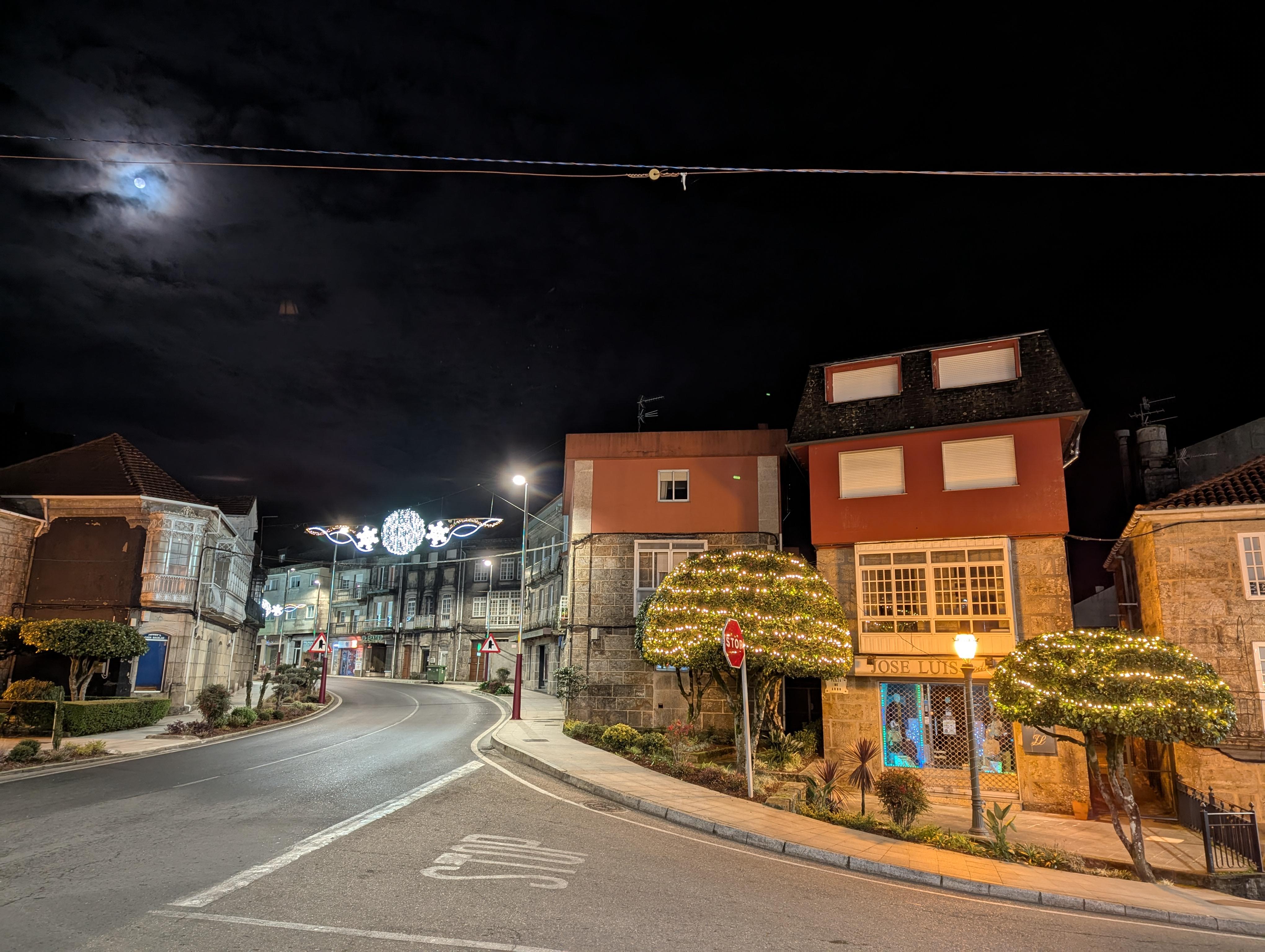 Presentamos a reportaxe das Luces da Cañiza neste Nadal 2024 & 2025