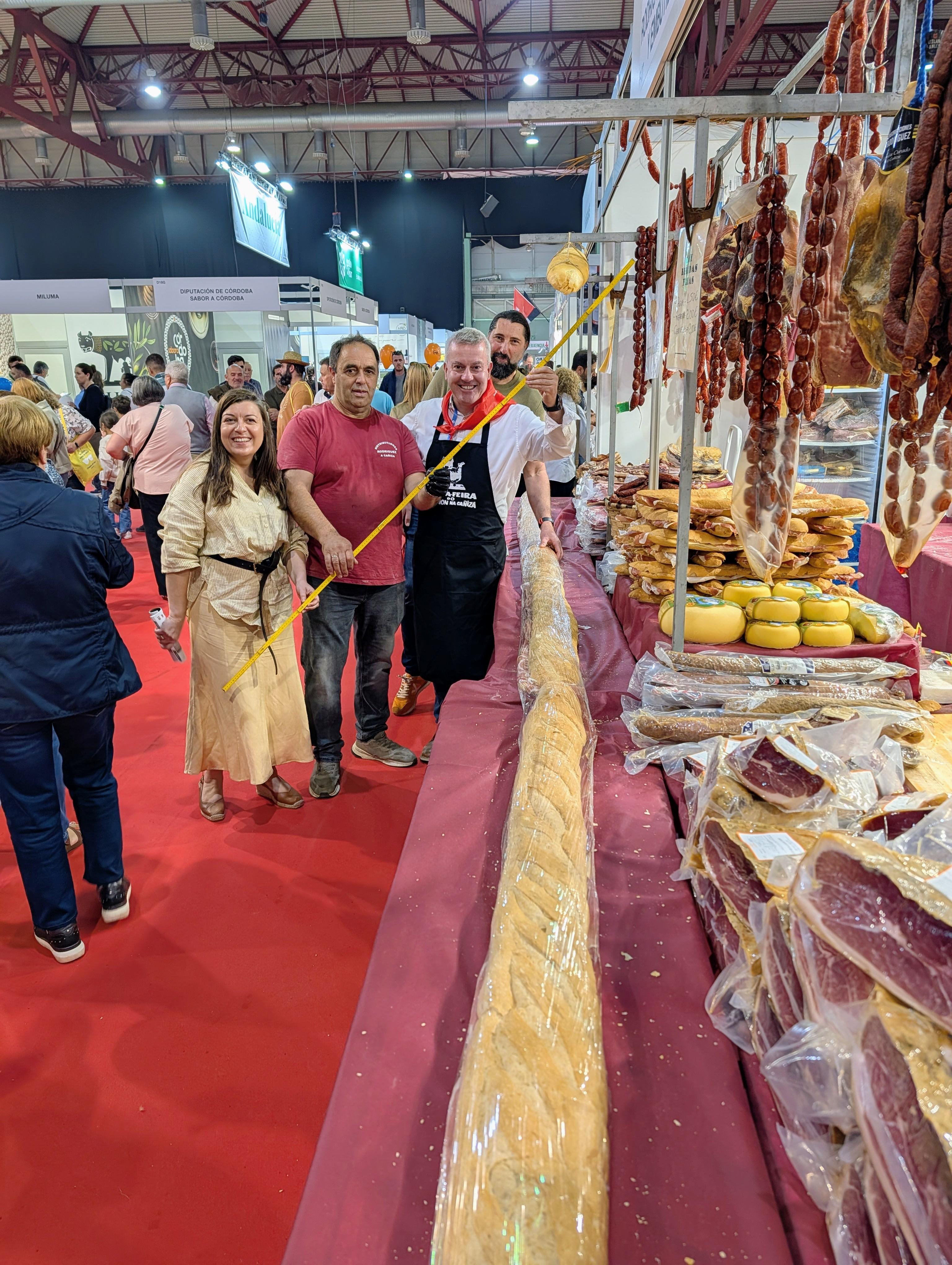 A Feira do Xamón da Caniza promociona a súa 60ª edición en FESTUR, o maior escaparate do turismo festivo de Galicia