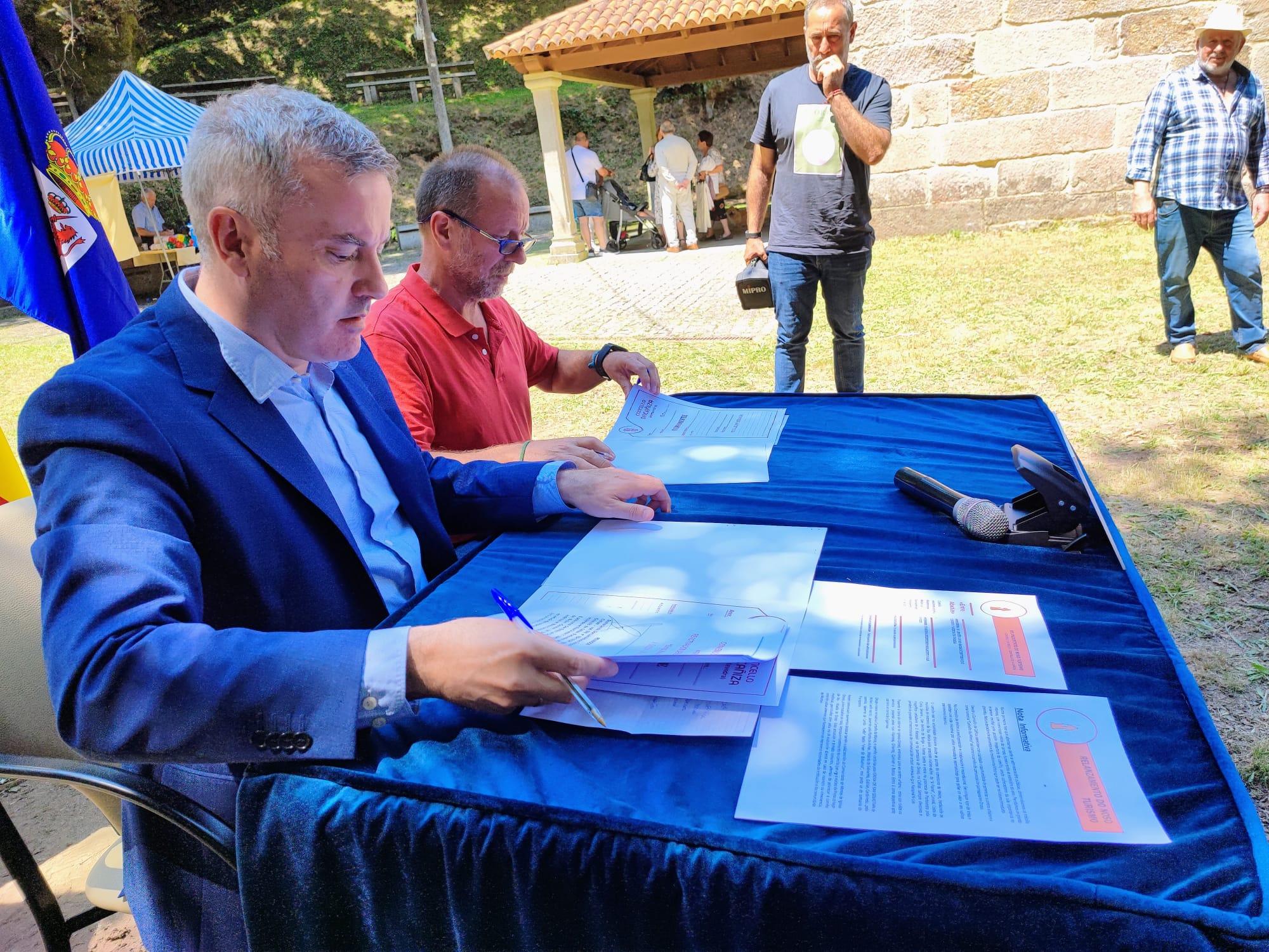 Sinatura do Convenio Intermunicipal entre o Concello de Melón e da Cañiza para relanzar o camiño medieval Entre Abadias