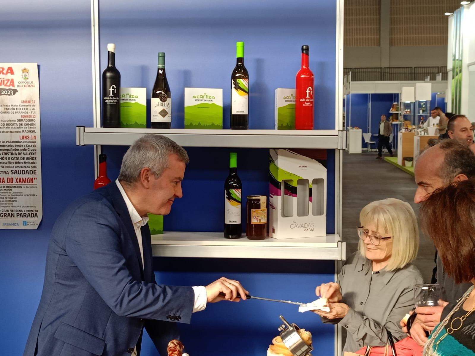 O Alcalde da Cañiza promociona a gastronomia do Concello  no Salón Internacional de Xantar en Ourense