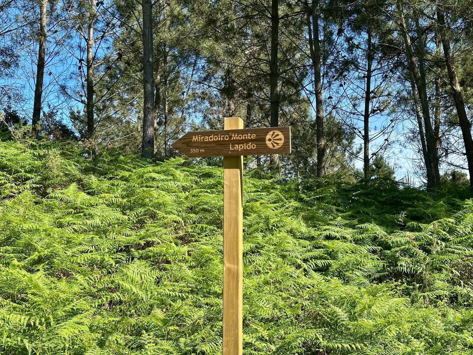 O Alcalde Luis Piña visita o novo Miradoiro de Monte Lapido, na parroquia do Couto, un observatorio natural sobre o río Ribadil