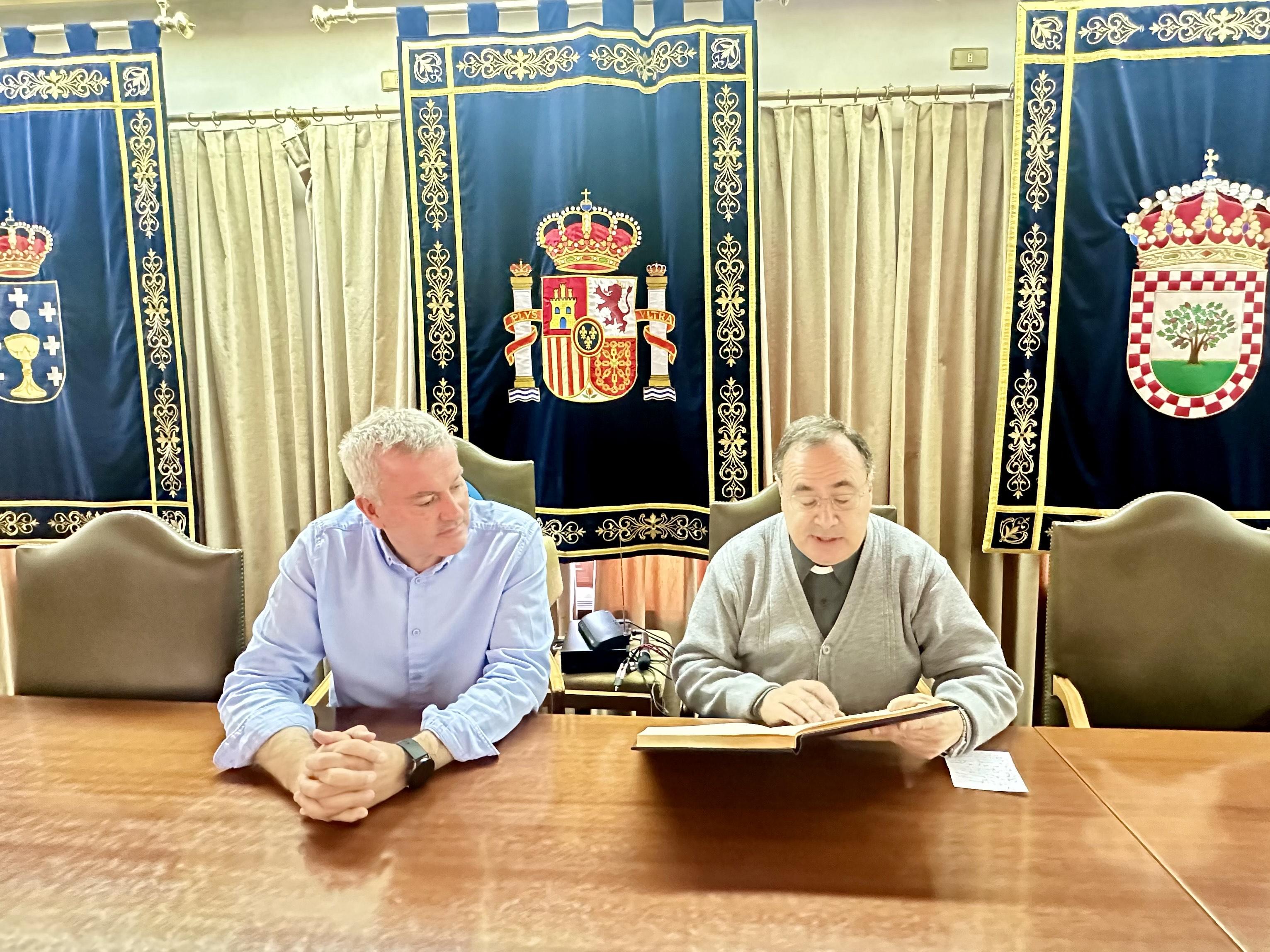 O Alcalde agradece a labor pastoral de Don Miguel Ángel Castro Quinteiro nos seus 19 anos de servizo ao municipio