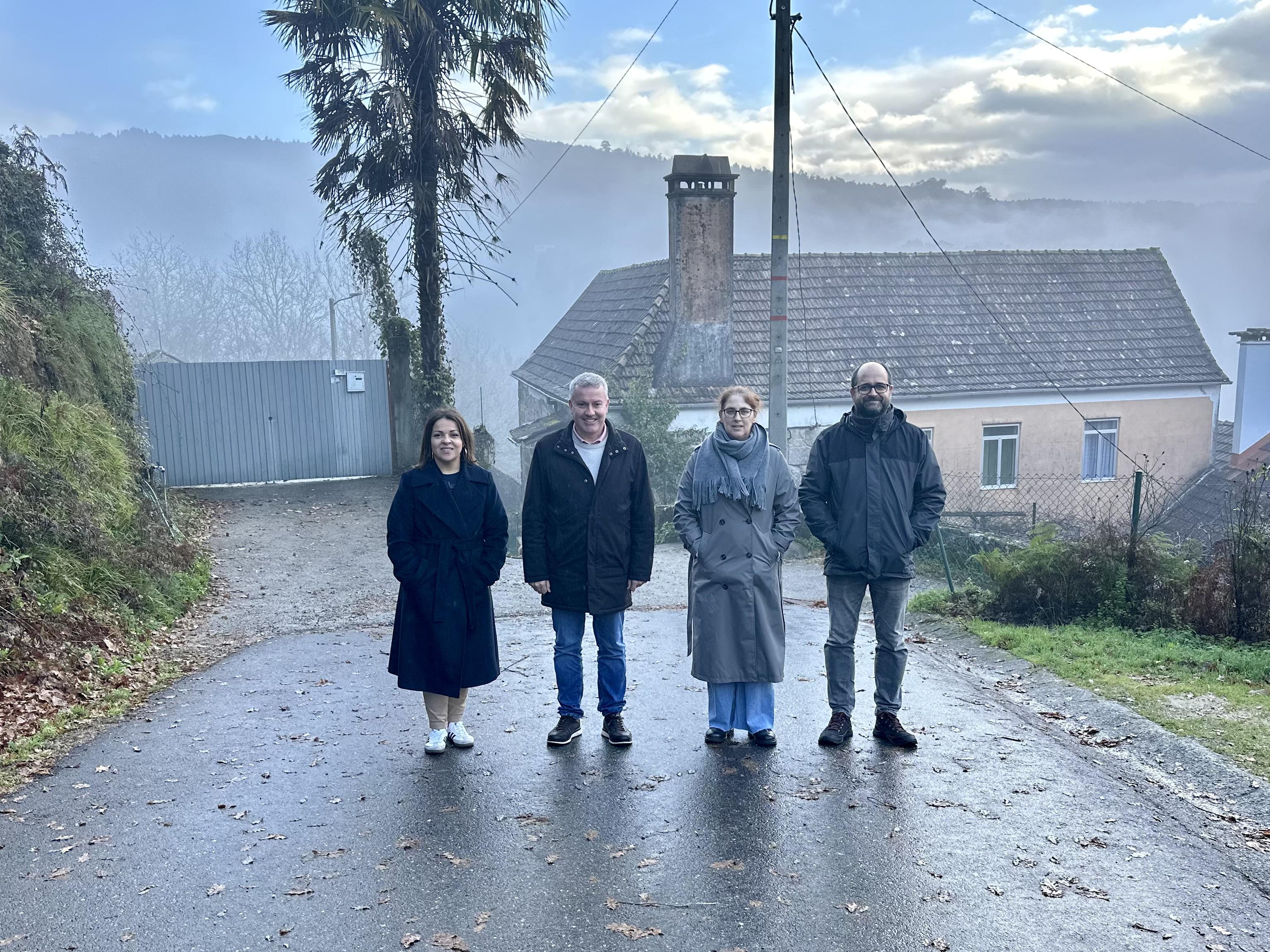 O Alcalde visita os lugares de Folgoso, Vilamide, Cigarreira, Ibia e As Poldras, na parroquia de Parada, nos que se desenvolveron importantes obras de asfaltado de camiños.