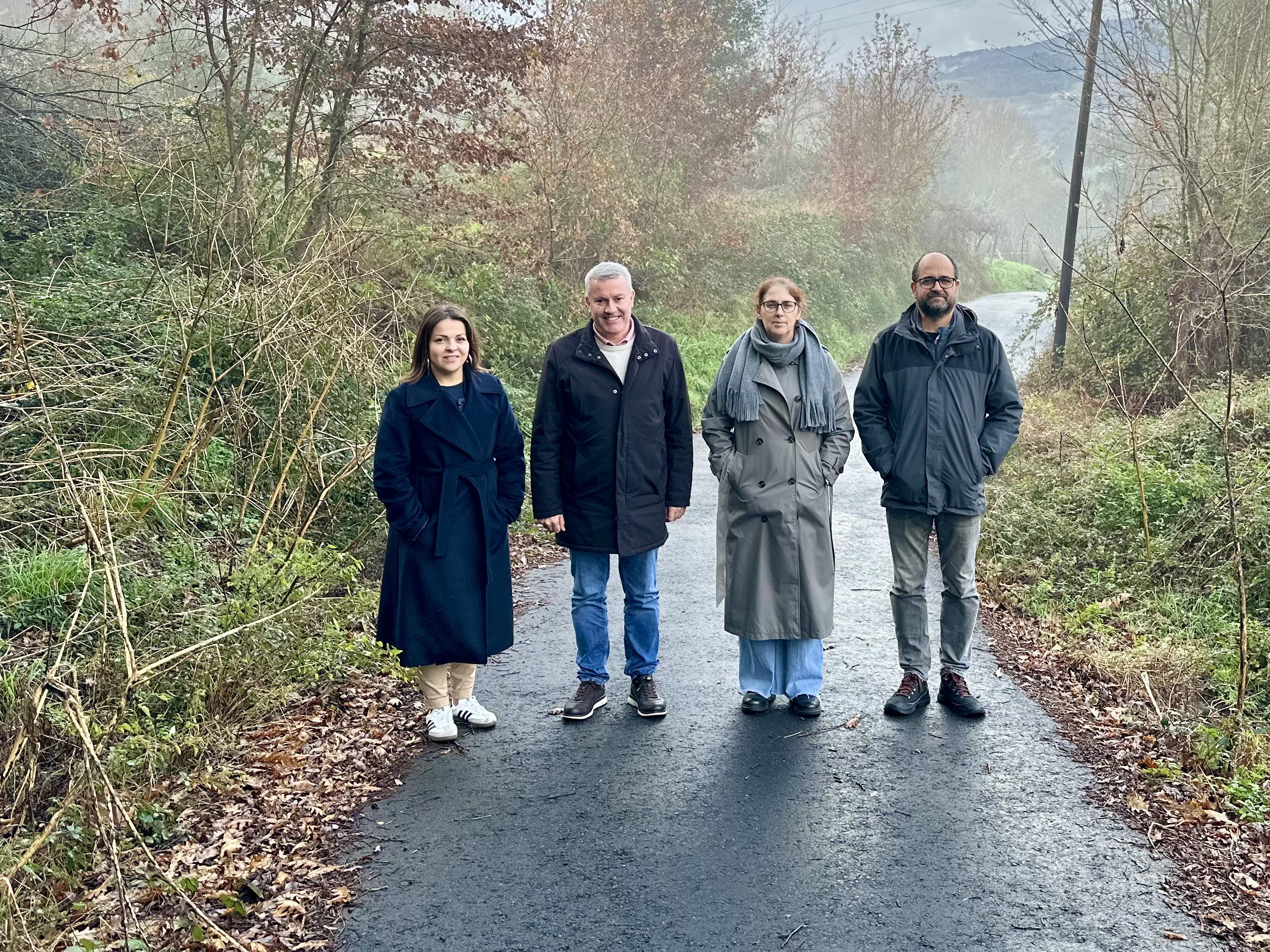 O Alcalde visita os lugares de Folgoso, Vilamide, Cigarreira, Ibia e As Poldras, na parroquia de Parada, nos que se desenvolveron importantes obras de asfaltado de camiños.