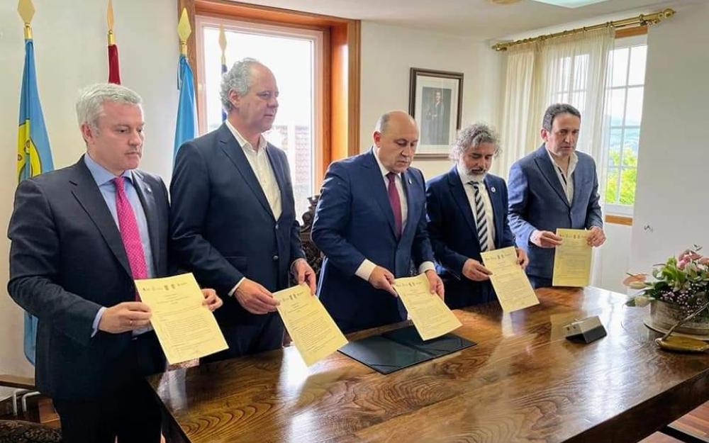 Os Alcaldes da Cañiza, As Neves, Arbo, Crecente e o Presidente da Camara de Melgaço na sinatura do protocolo de creación da Eurocidade do Miño